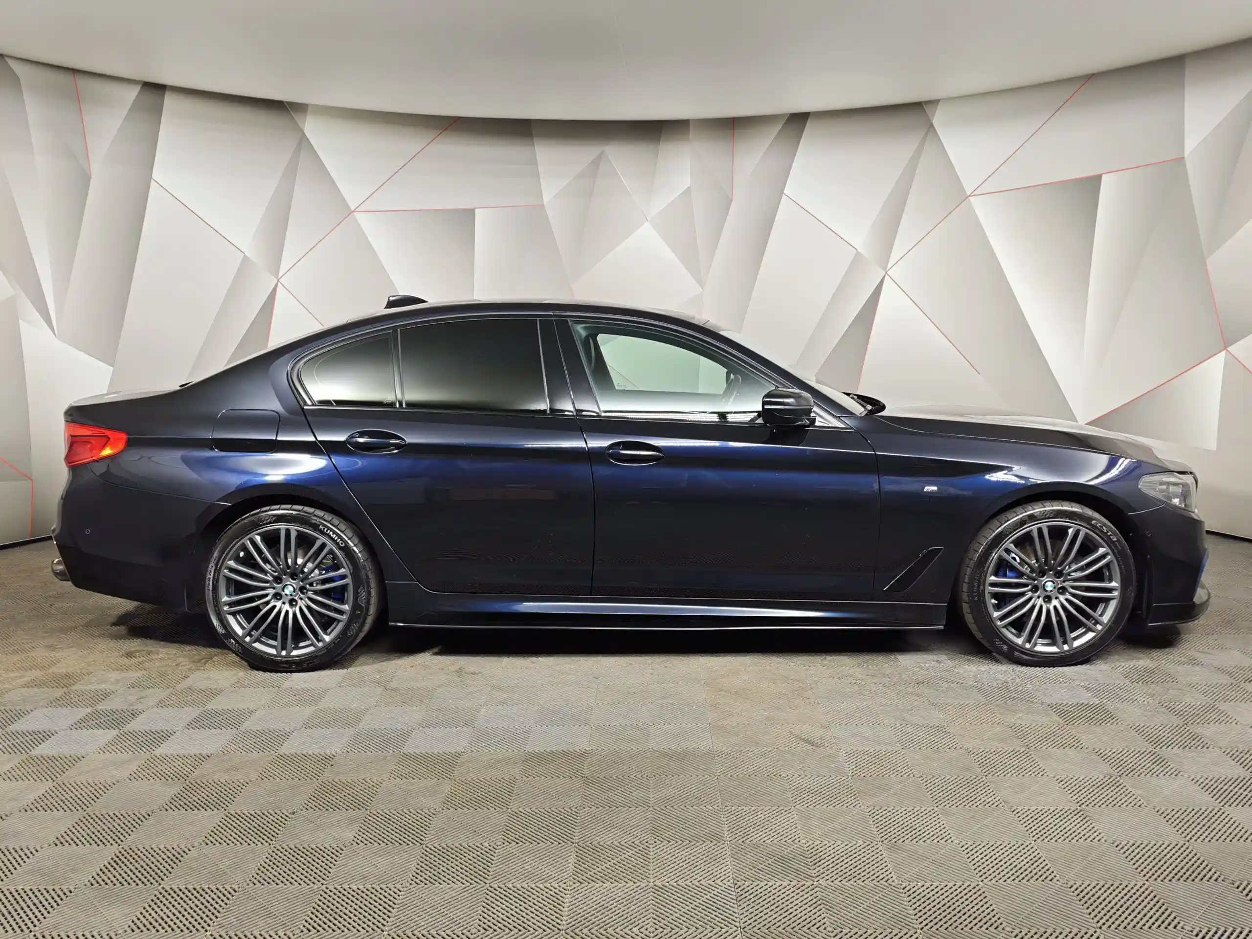 BMW 5 серия 2019
