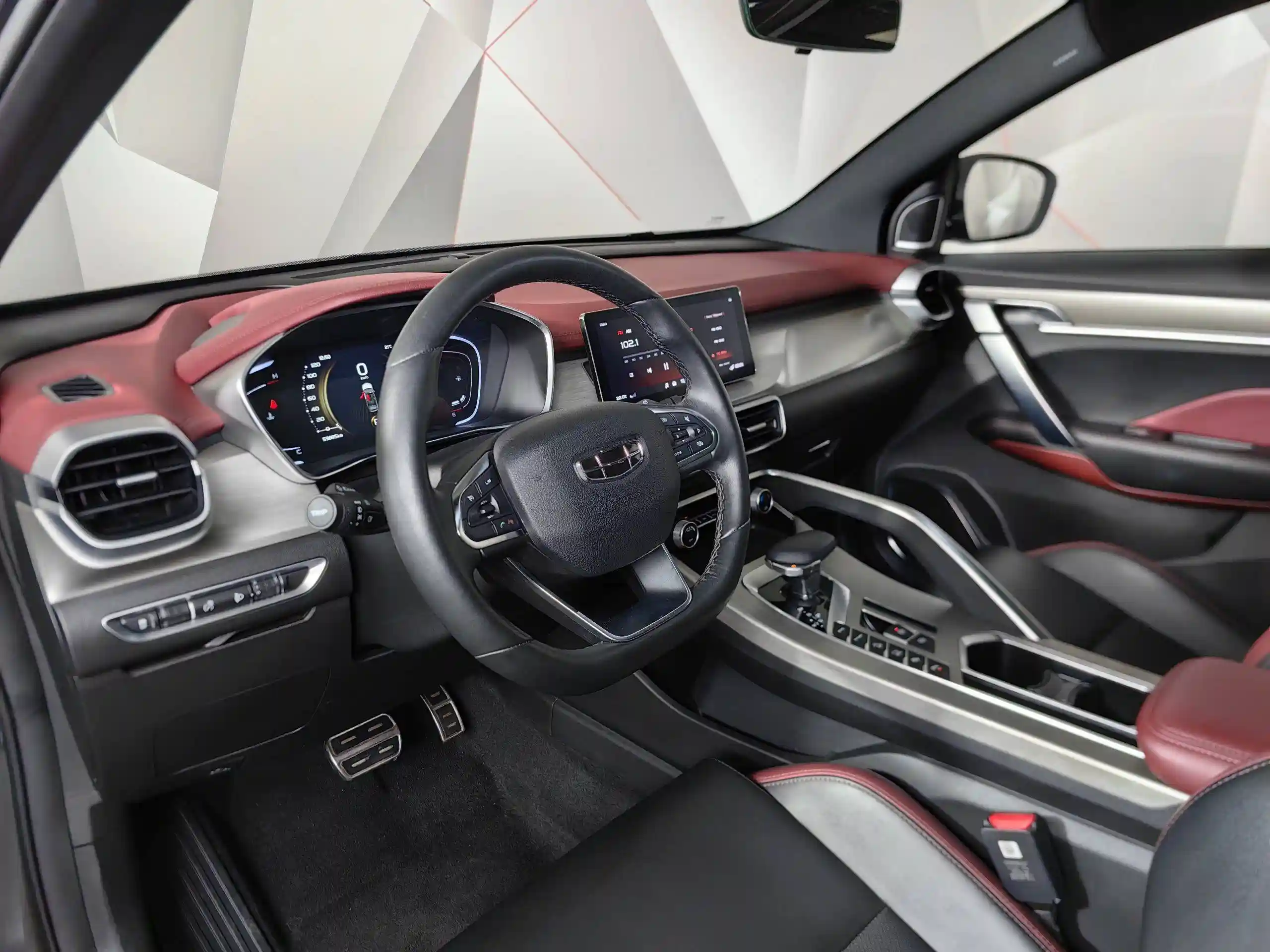 Geely Coolray 2024