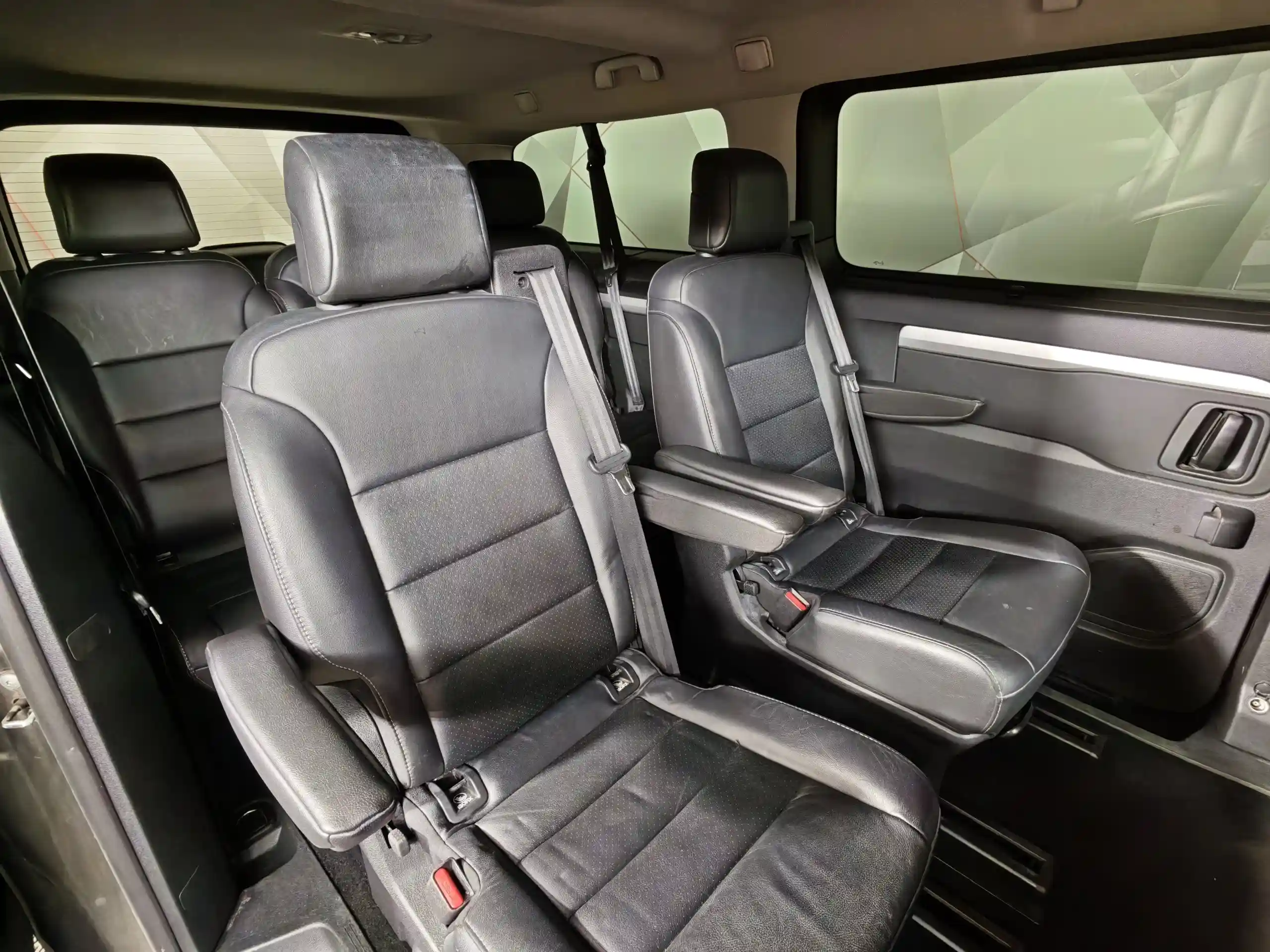 Peugeot Traveller Business 2018