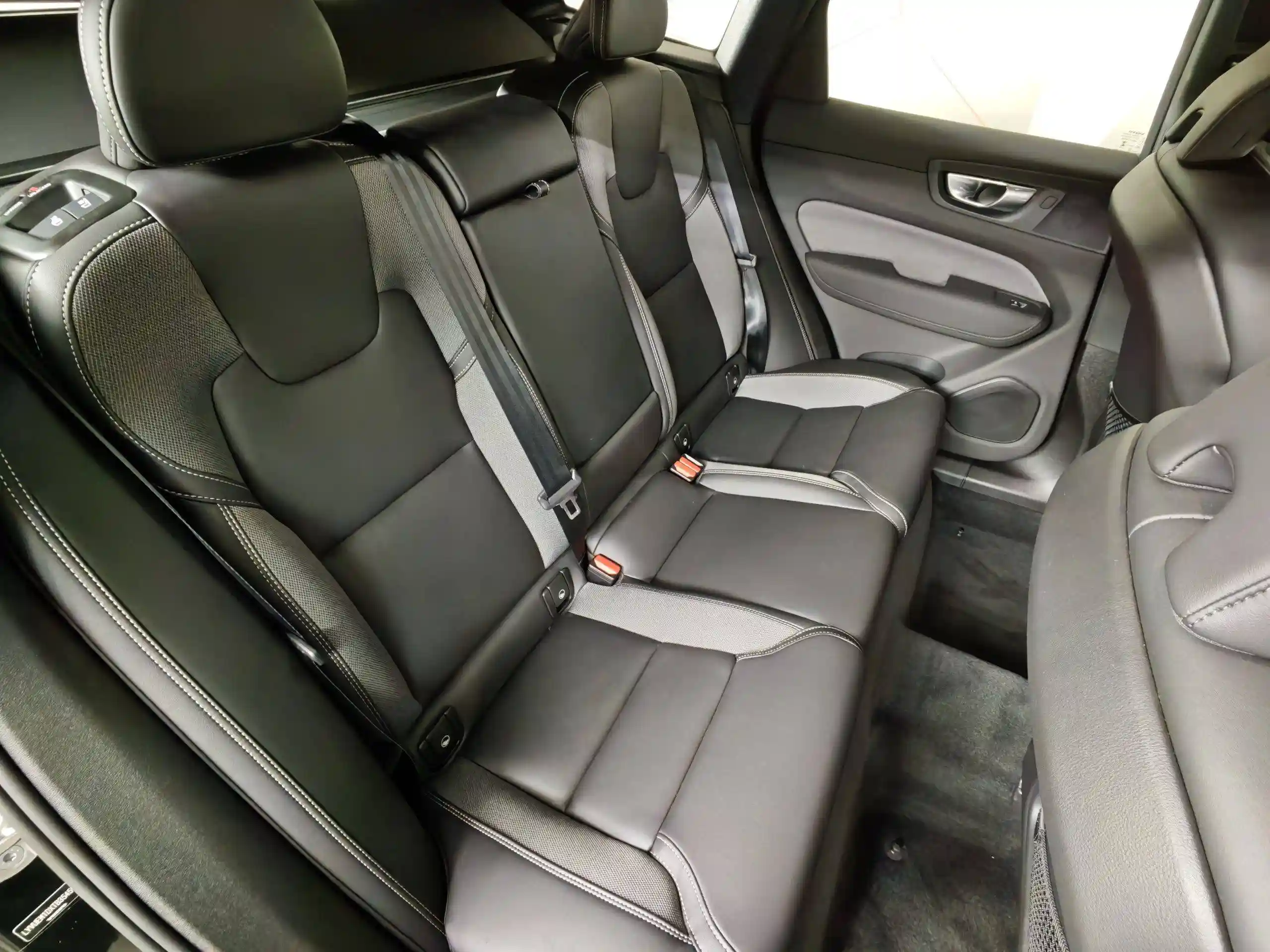 Volvo XC60 2025