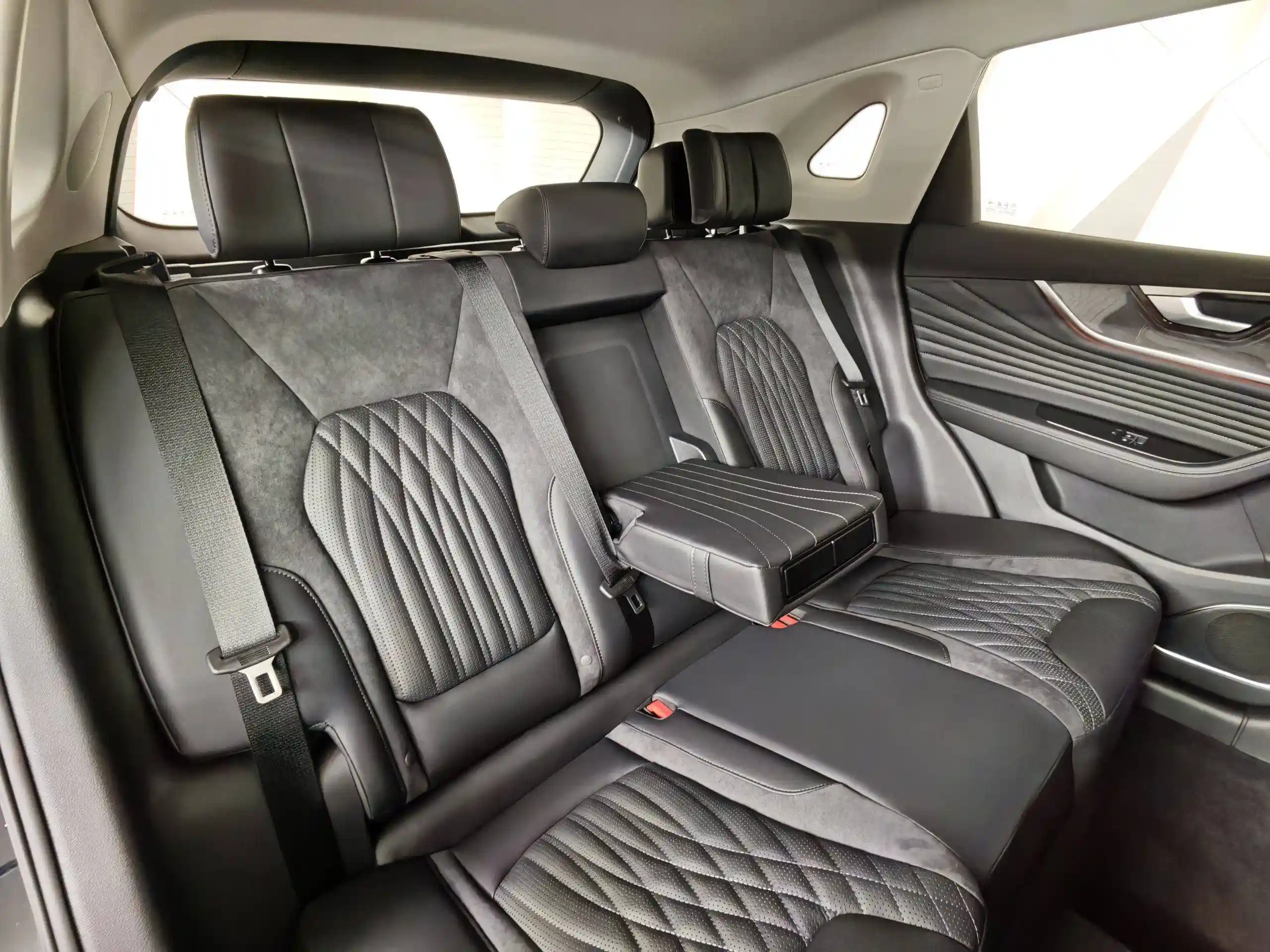 Hongqi HS5 2024