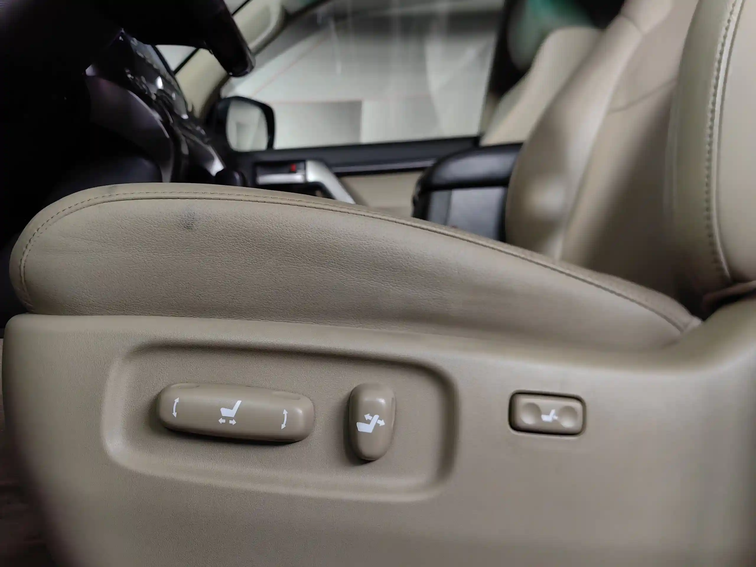 Toyota Land Cruiser 2011