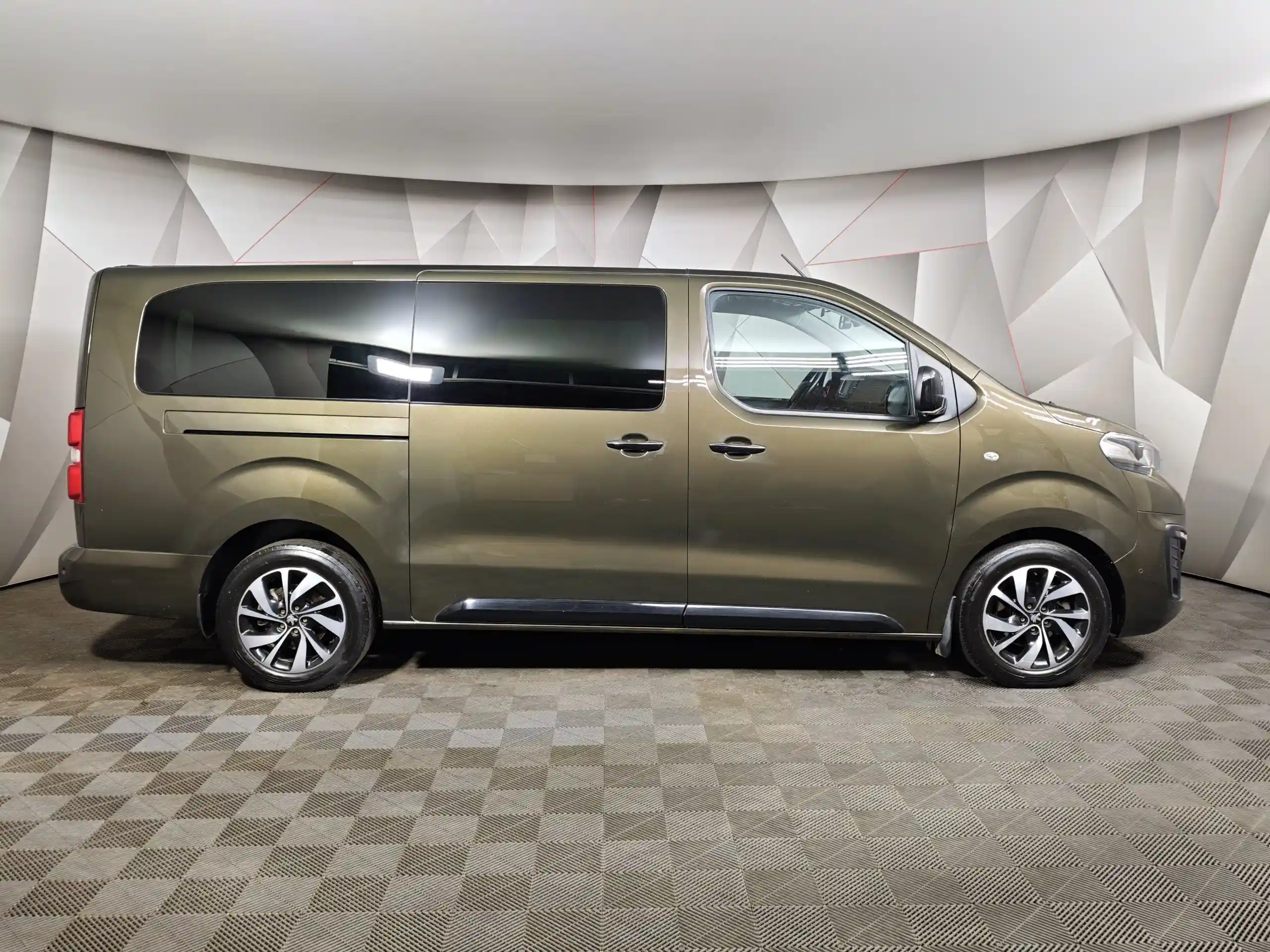 Peugeot Traveller Business 2018
