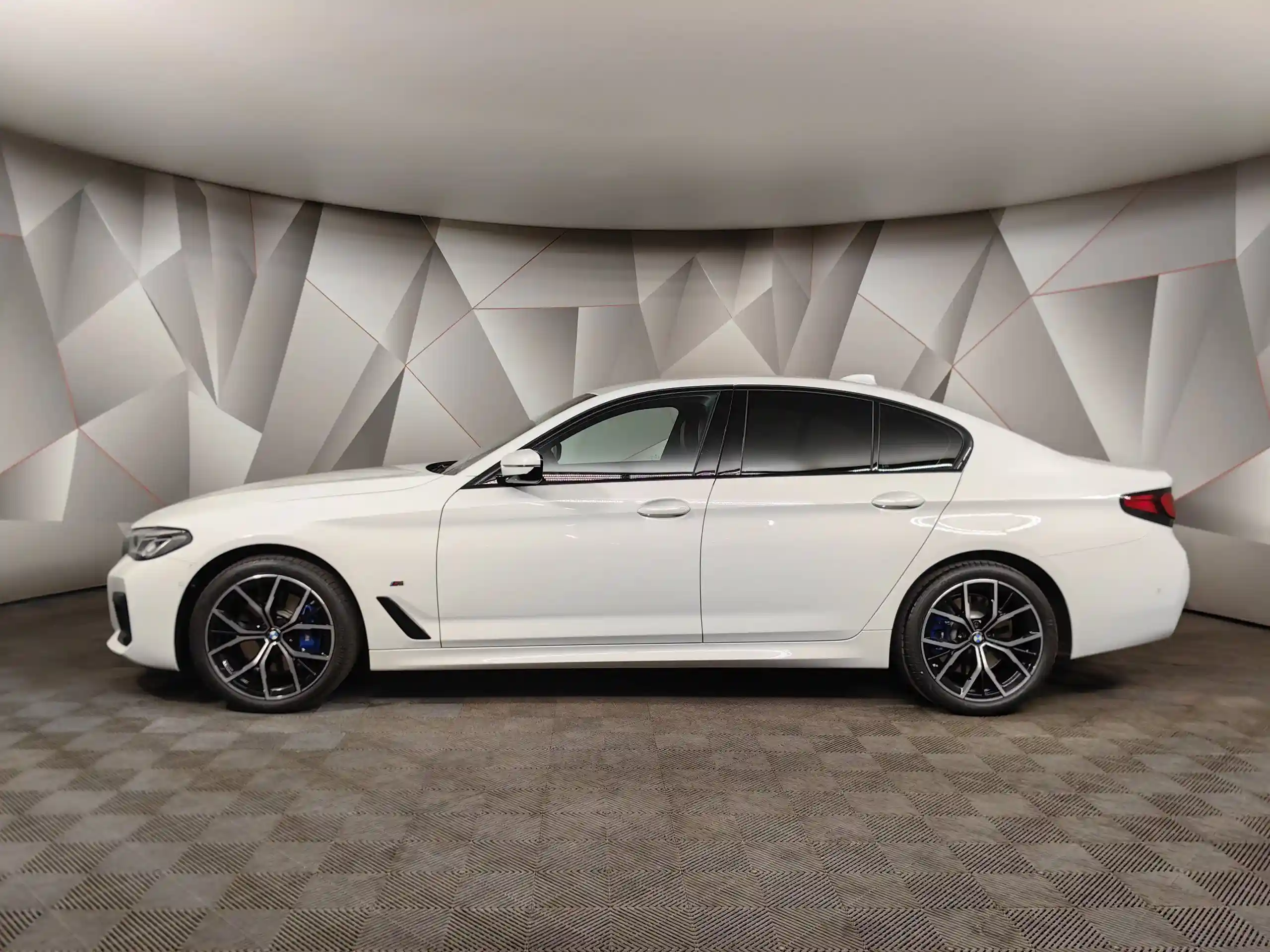 BMW 5 серия 2020