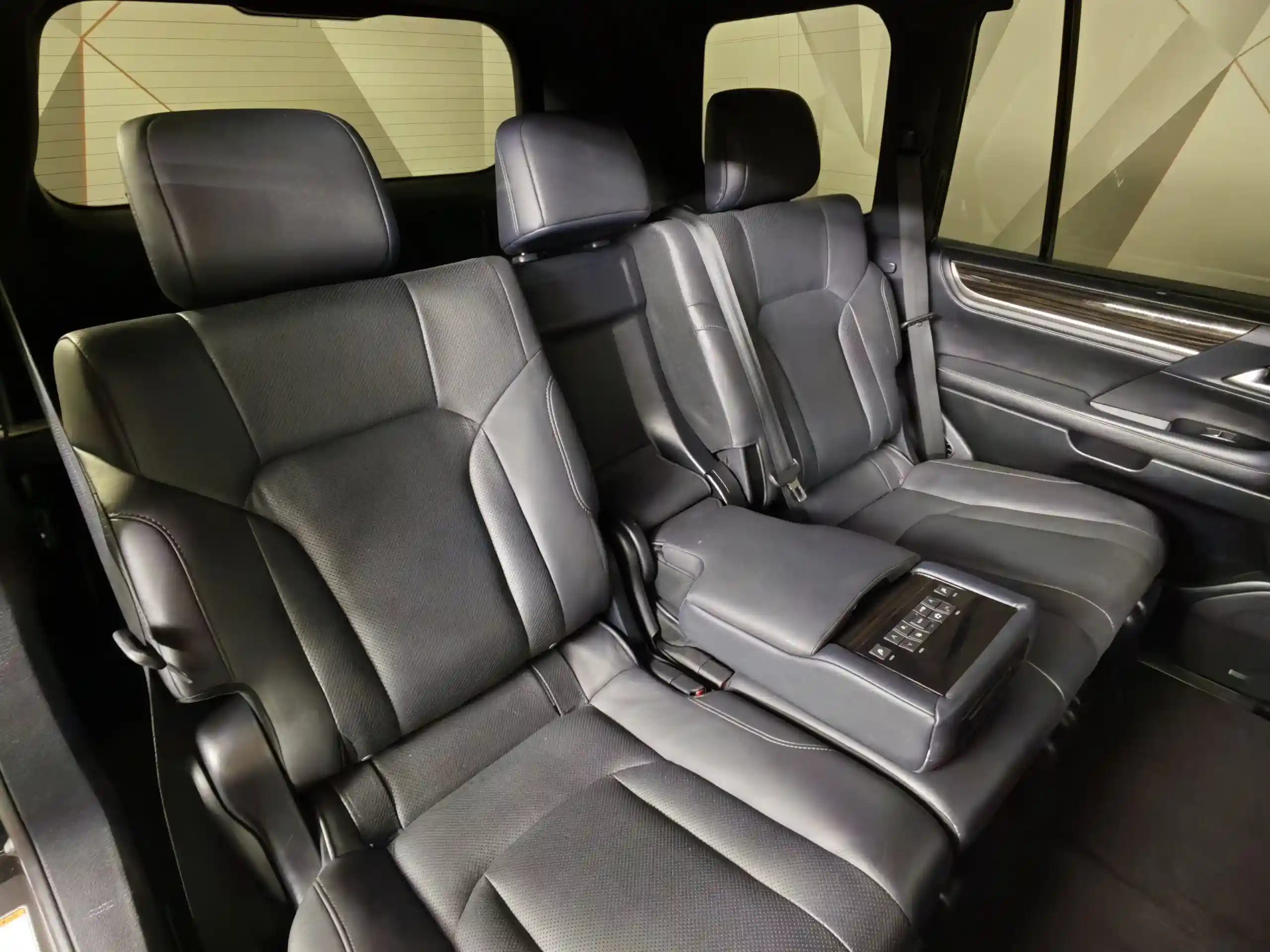 Lexus LX 2021