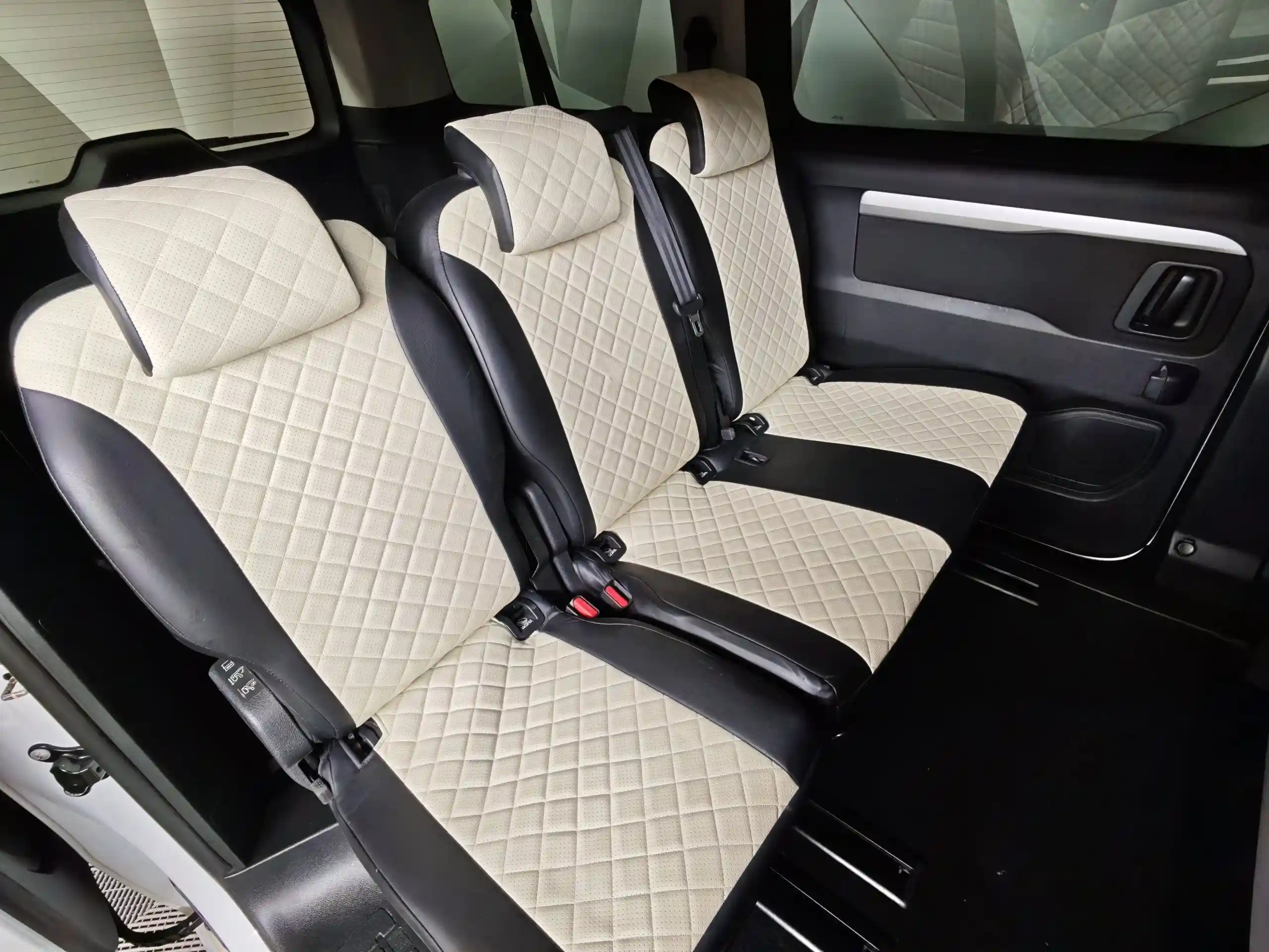 Peugeot Traveller 2021