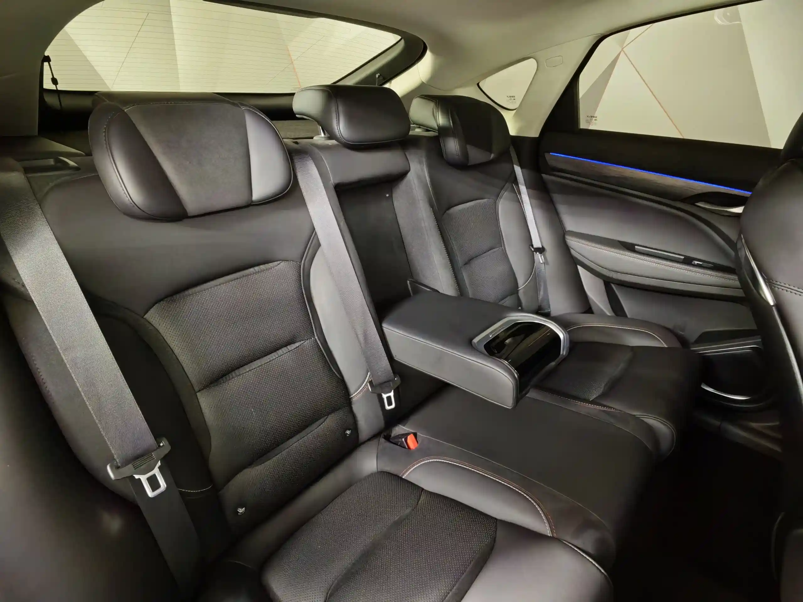 Geely Tugella 2021
