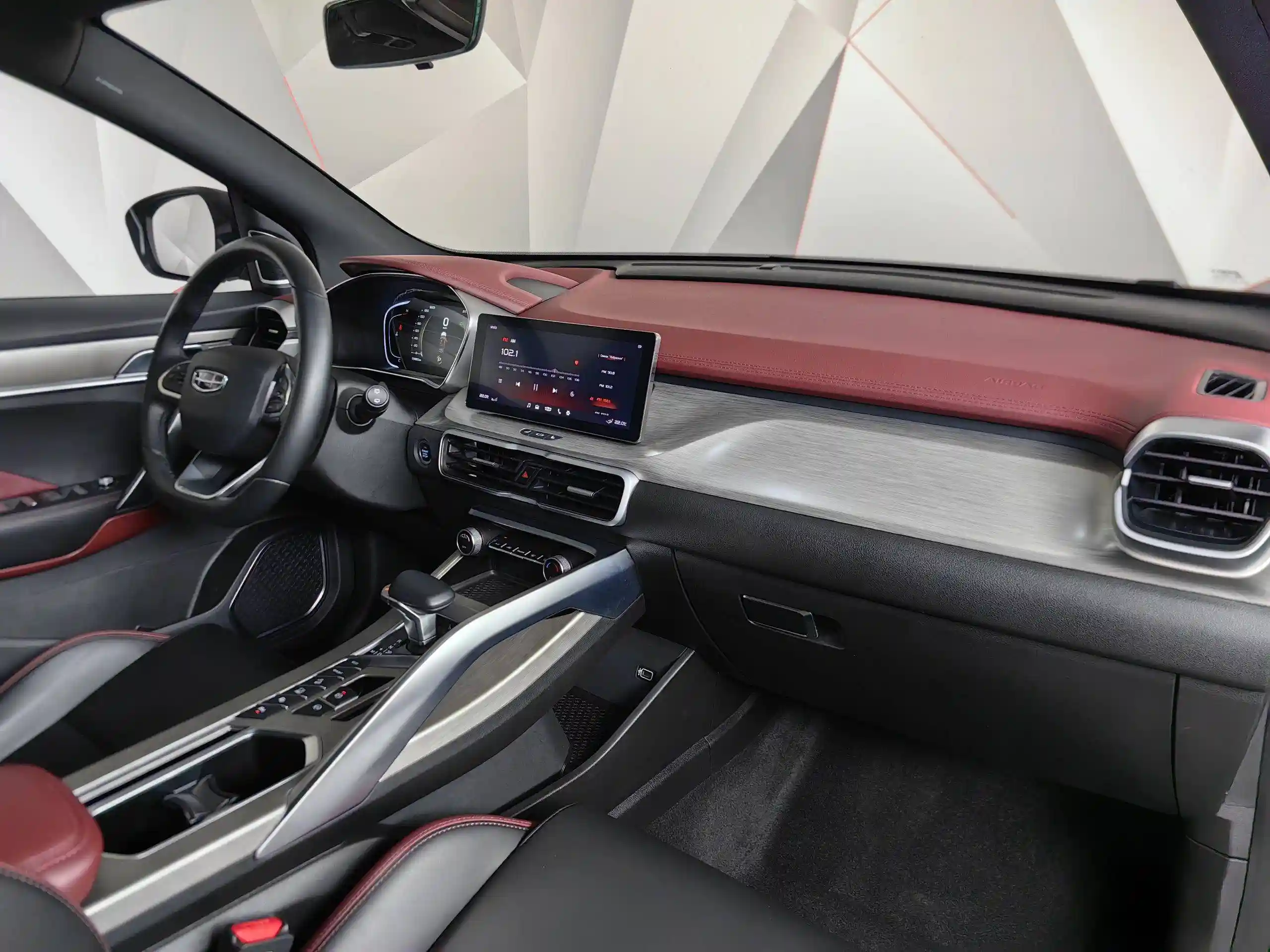 Geely Coolray 2024