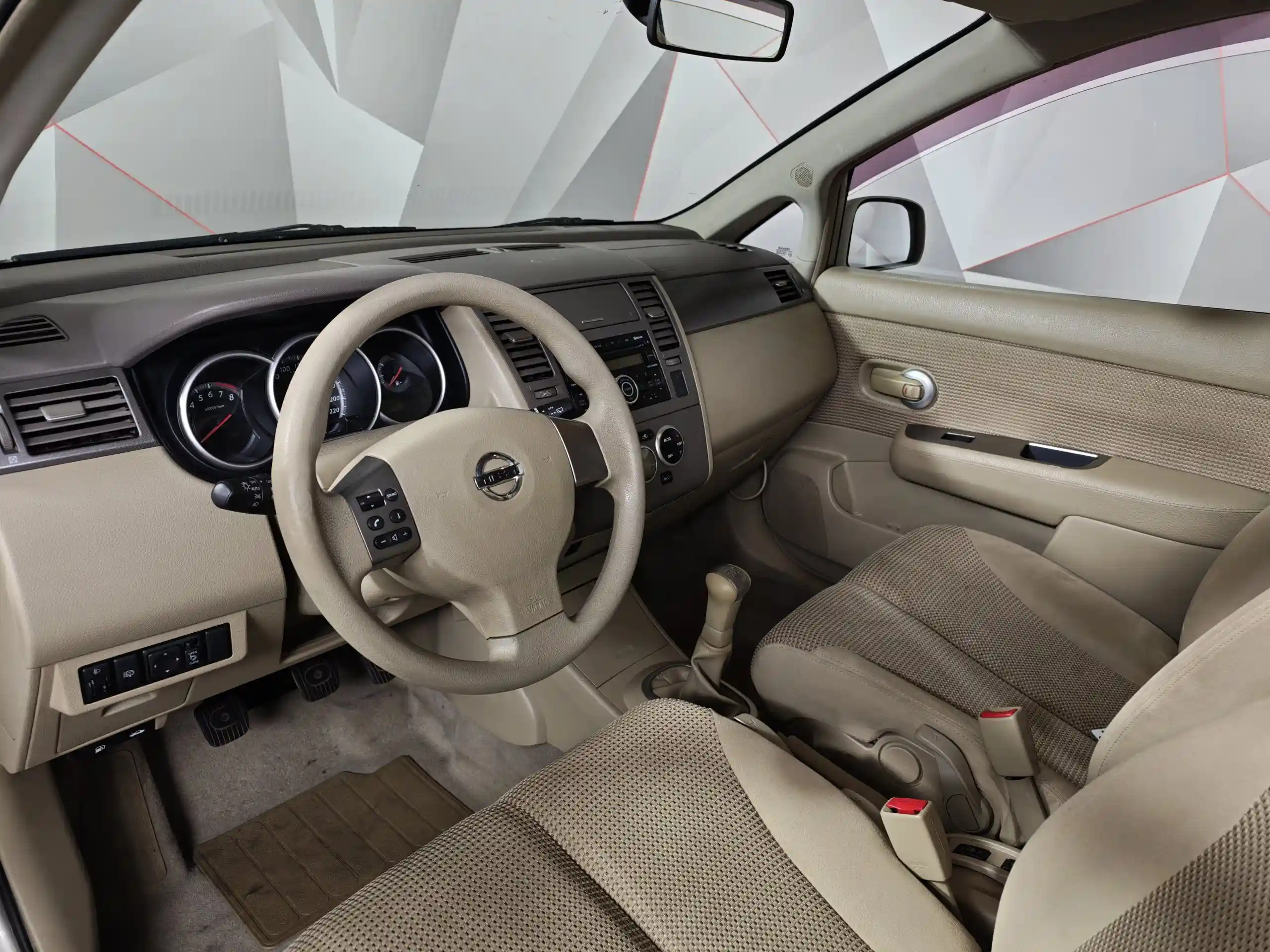 Nissan Tiida 2012
