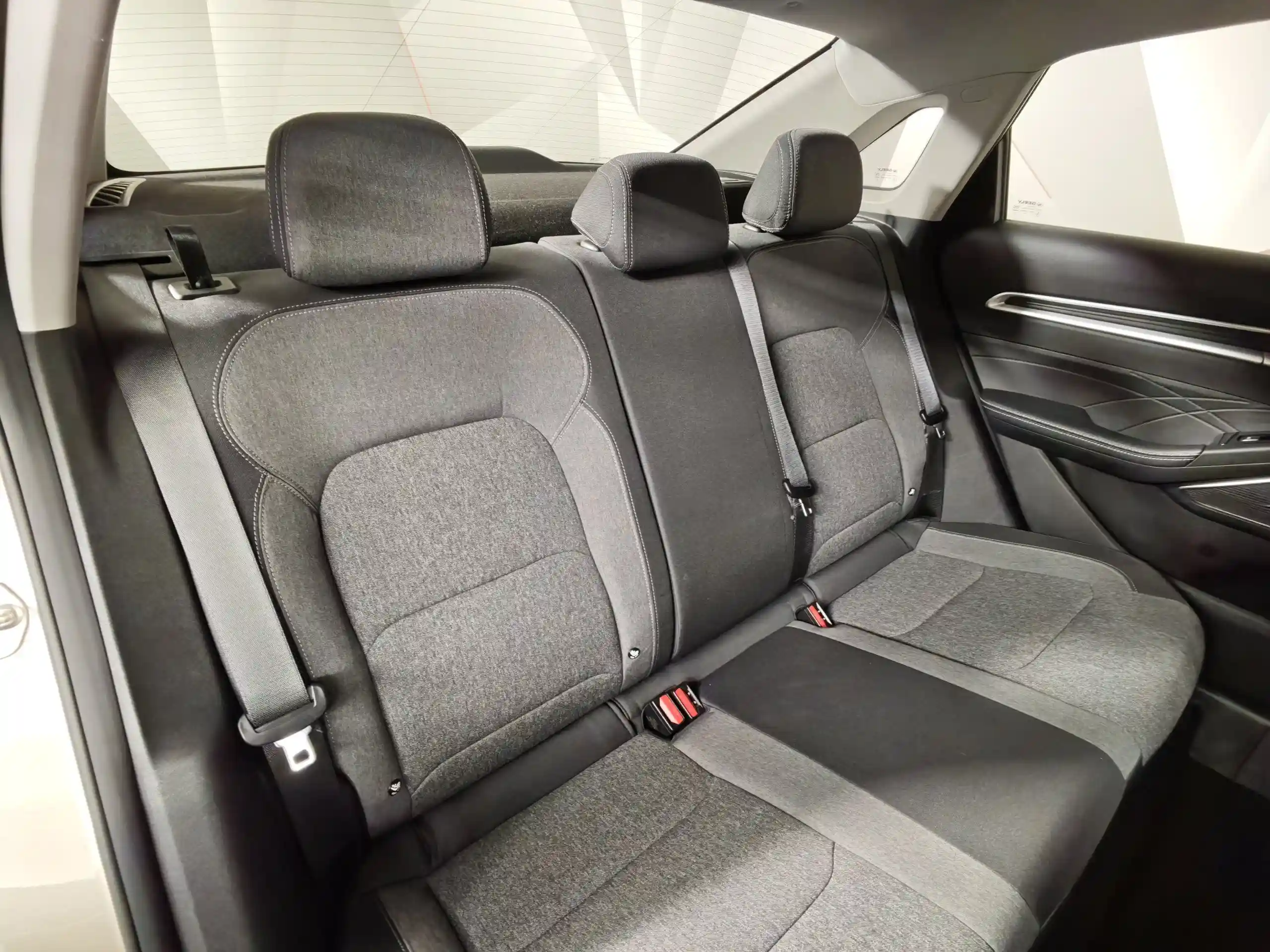 Geely Emgrand 2023