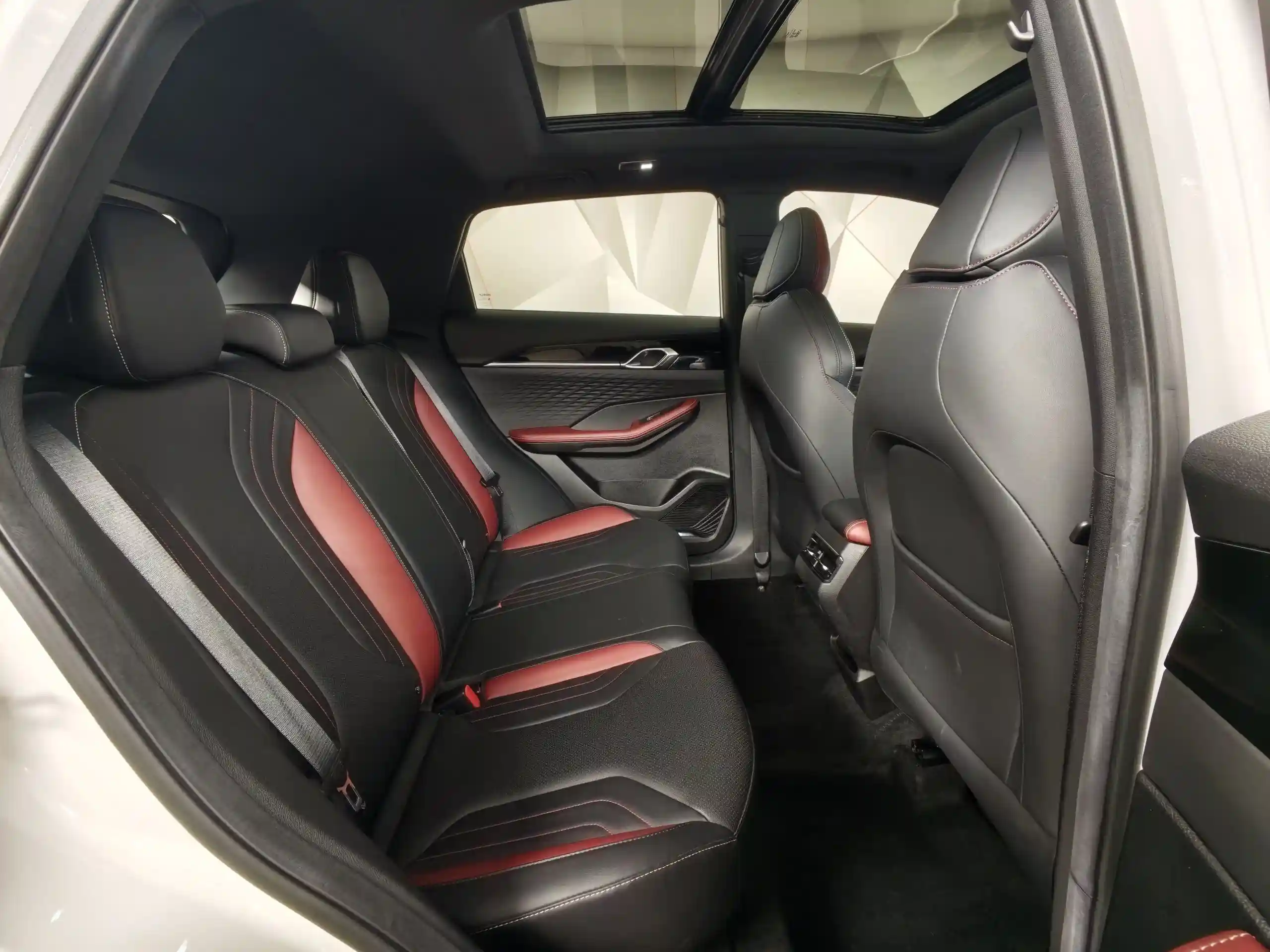 Geely Coolray 2023