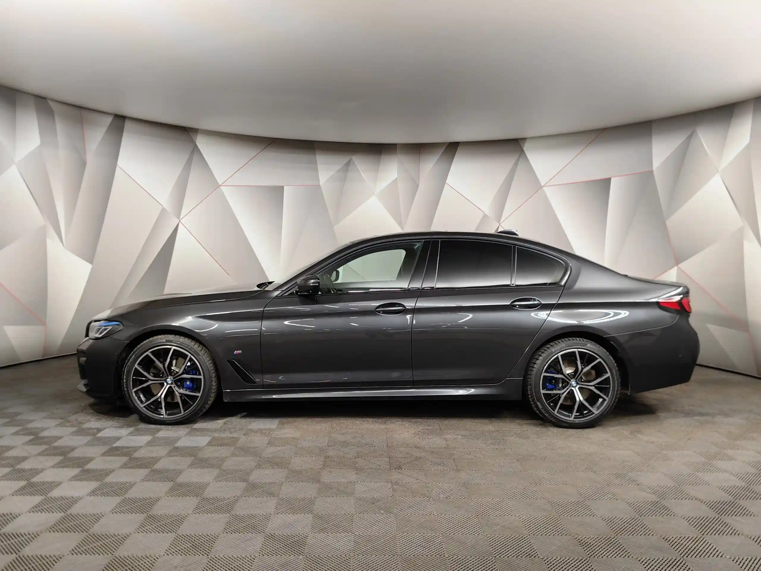 BMW 5 серия 2021