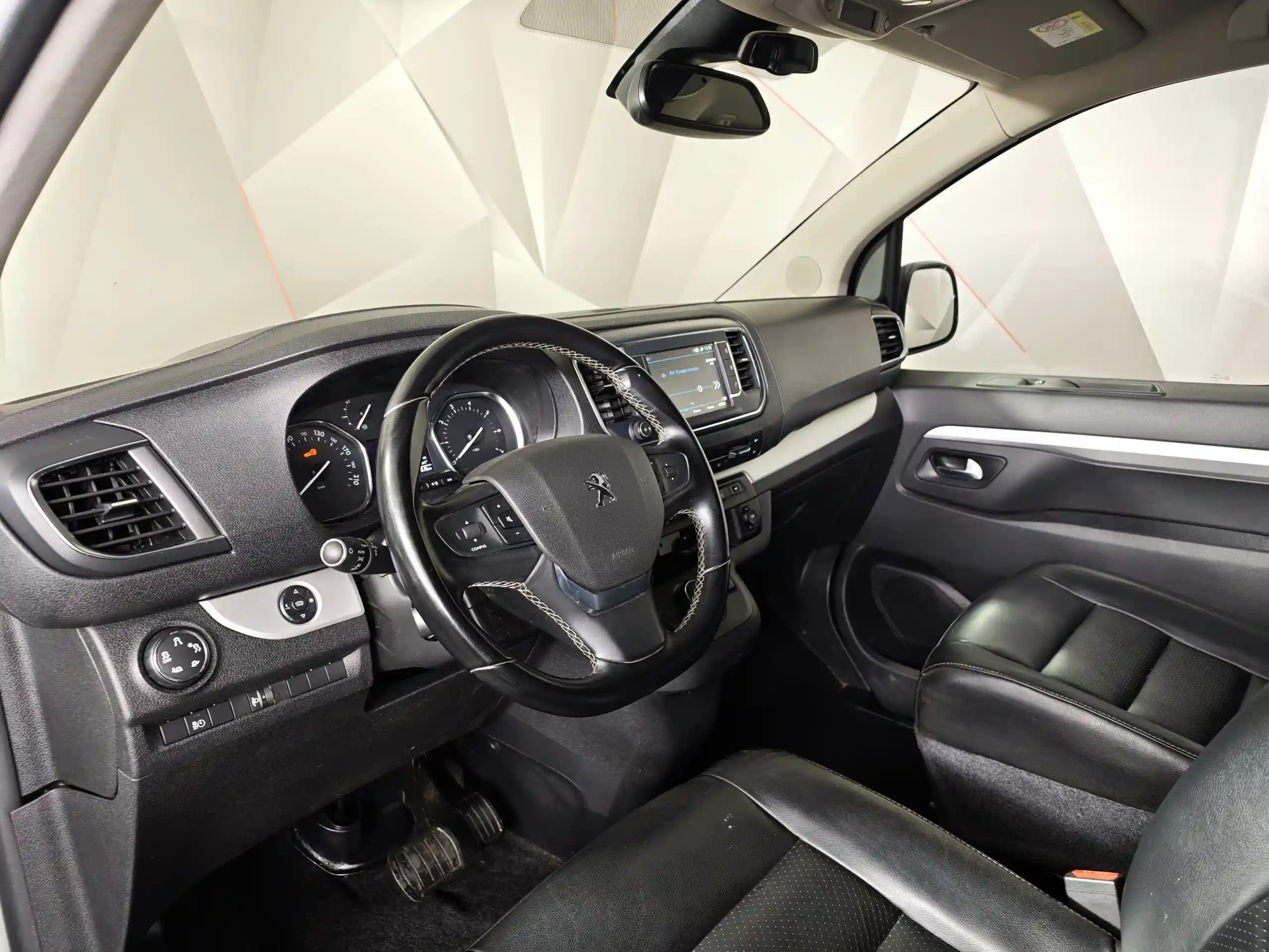 Peugeot Traveller Business 2020