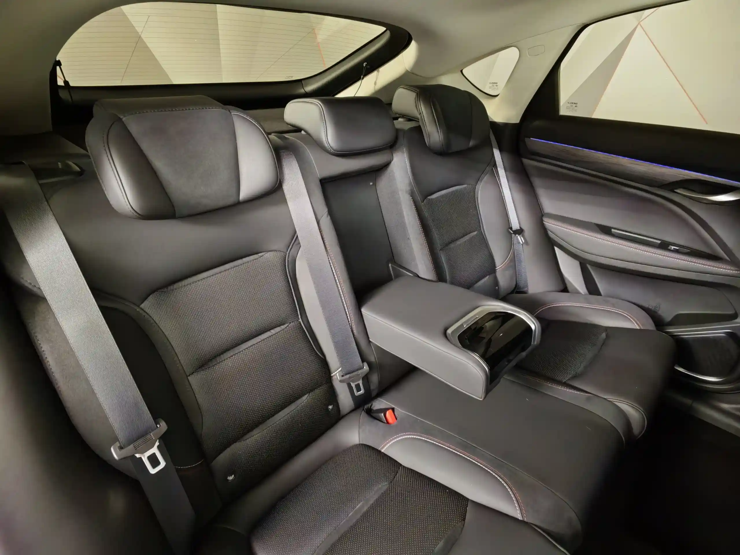 Geely Tugella 2022