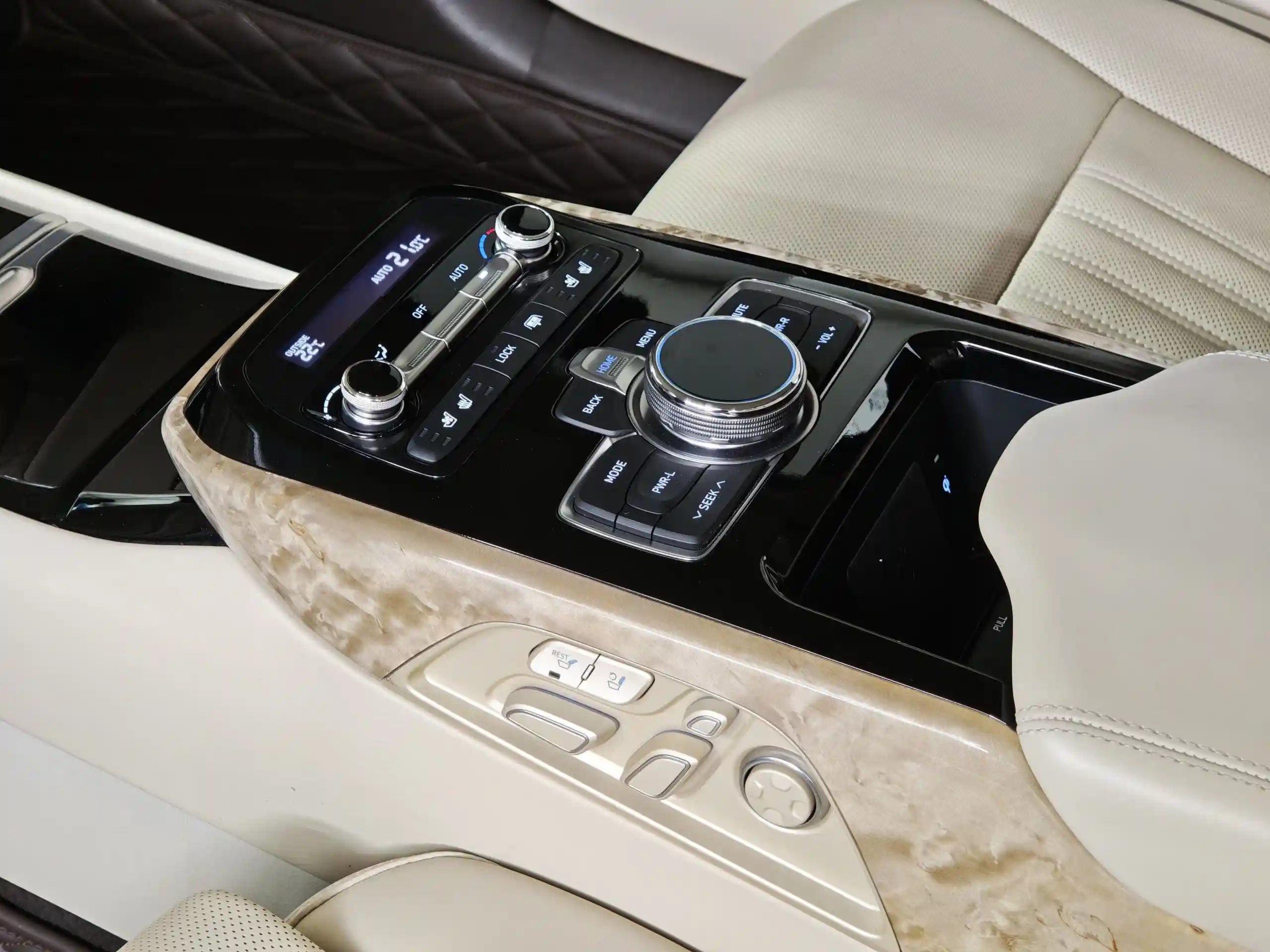 Genesis G90 2018