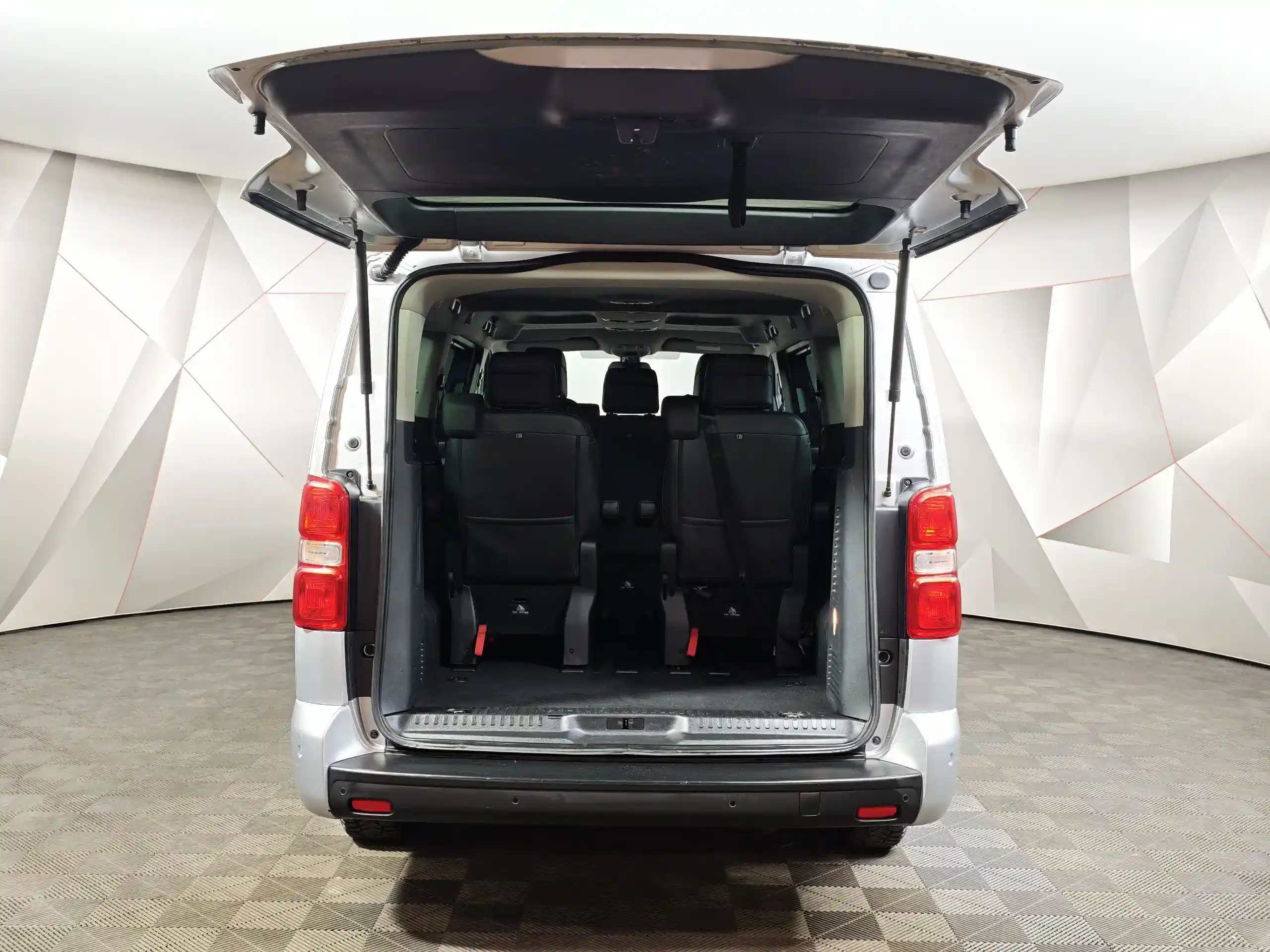 Peugeot Traveller Business 2020