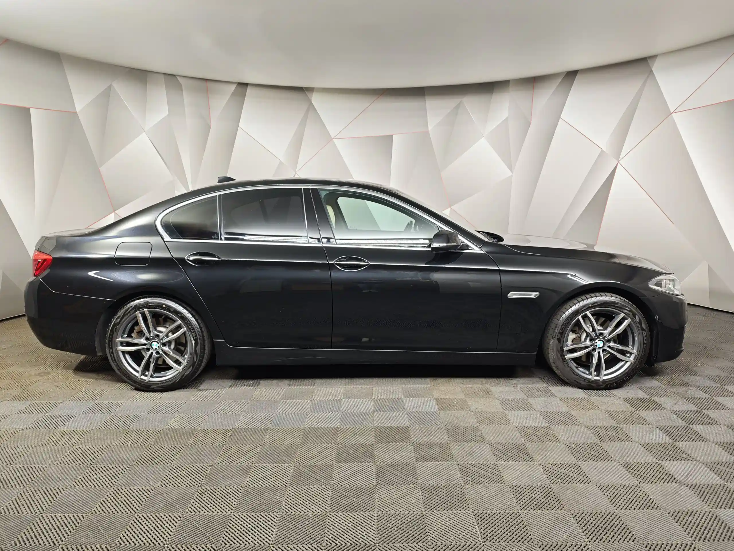 BMW 5 серия 2016