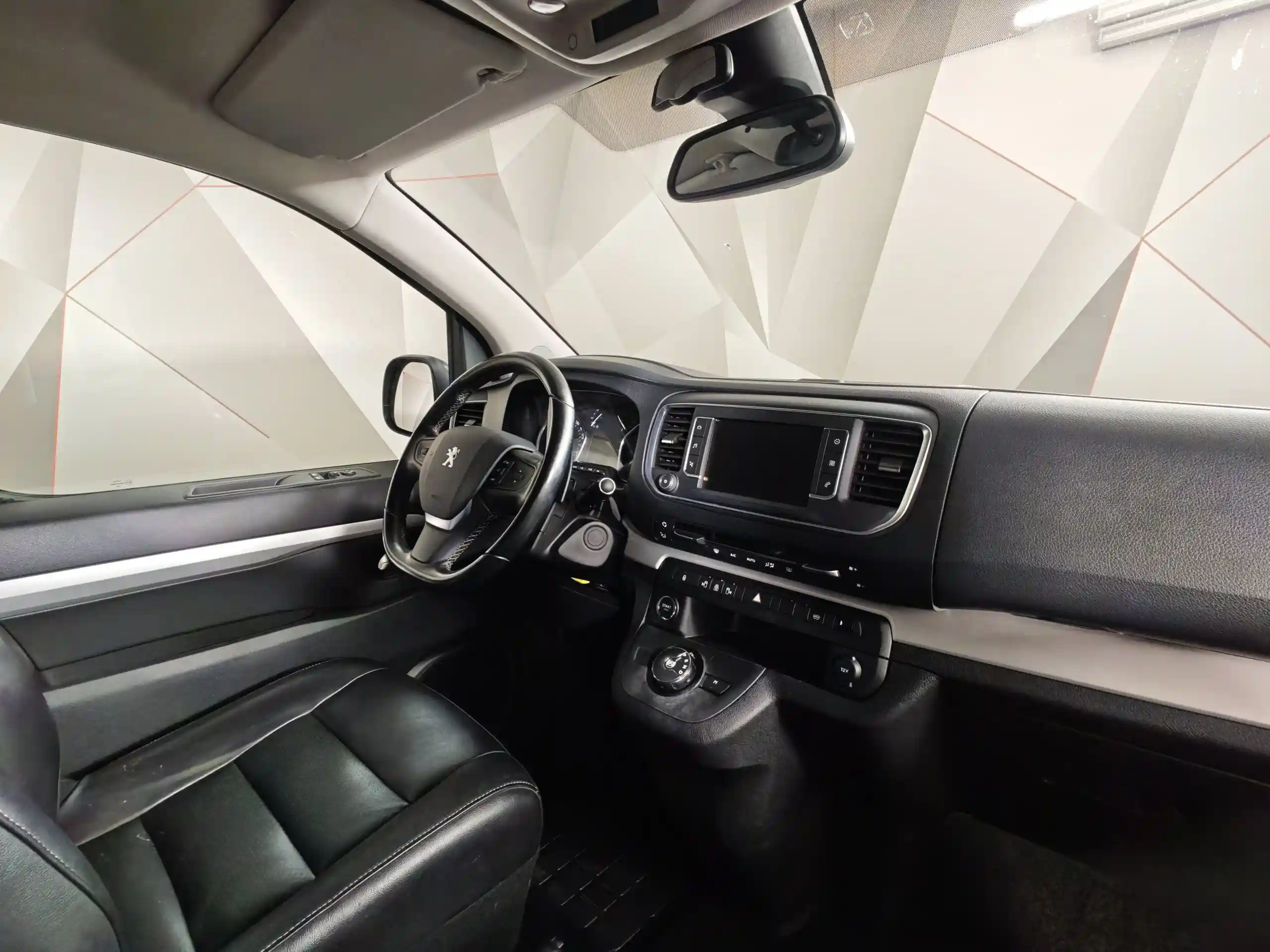 Peugeot Traveller Business 2018