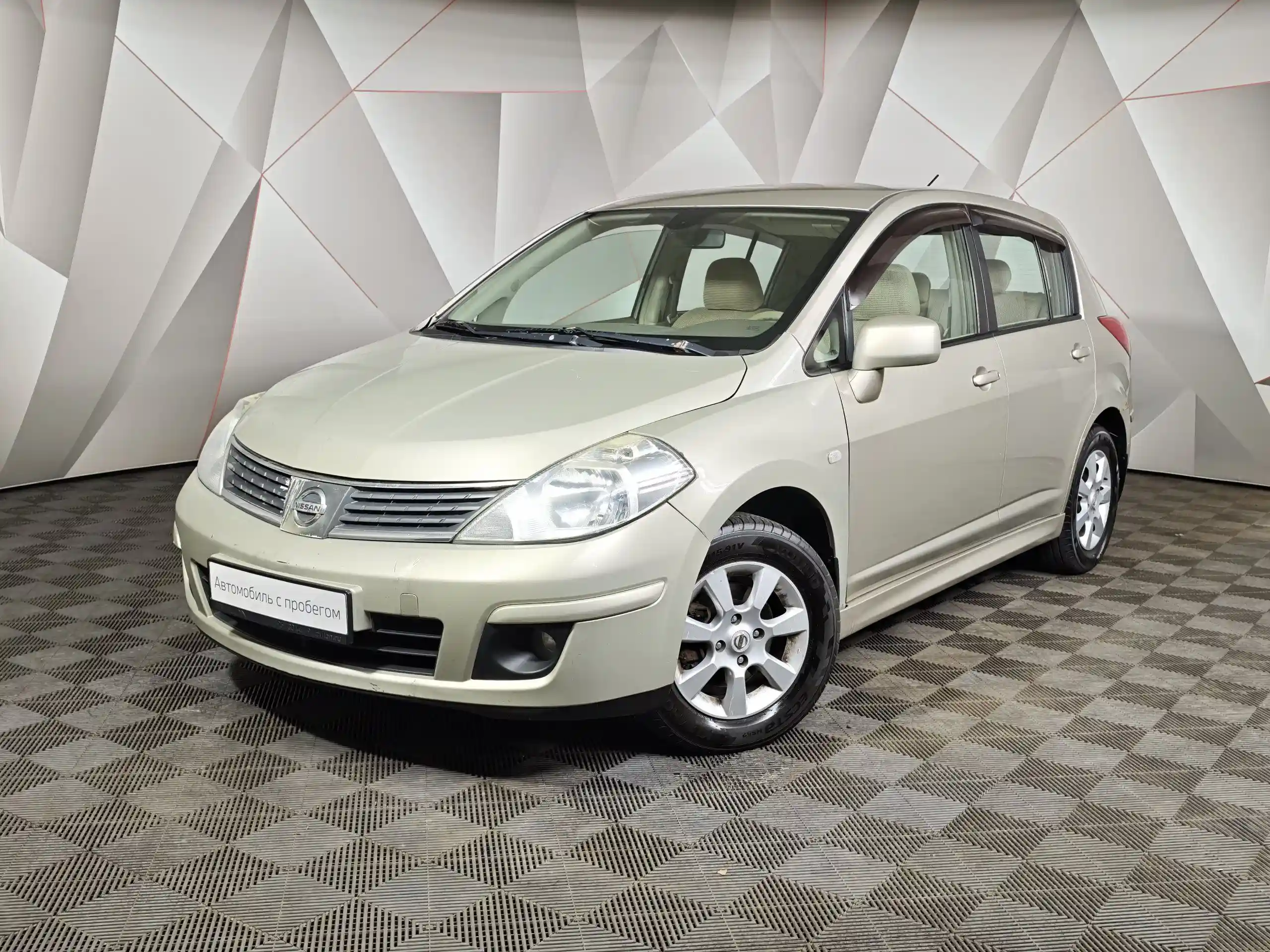 Nissan Tiida 2012