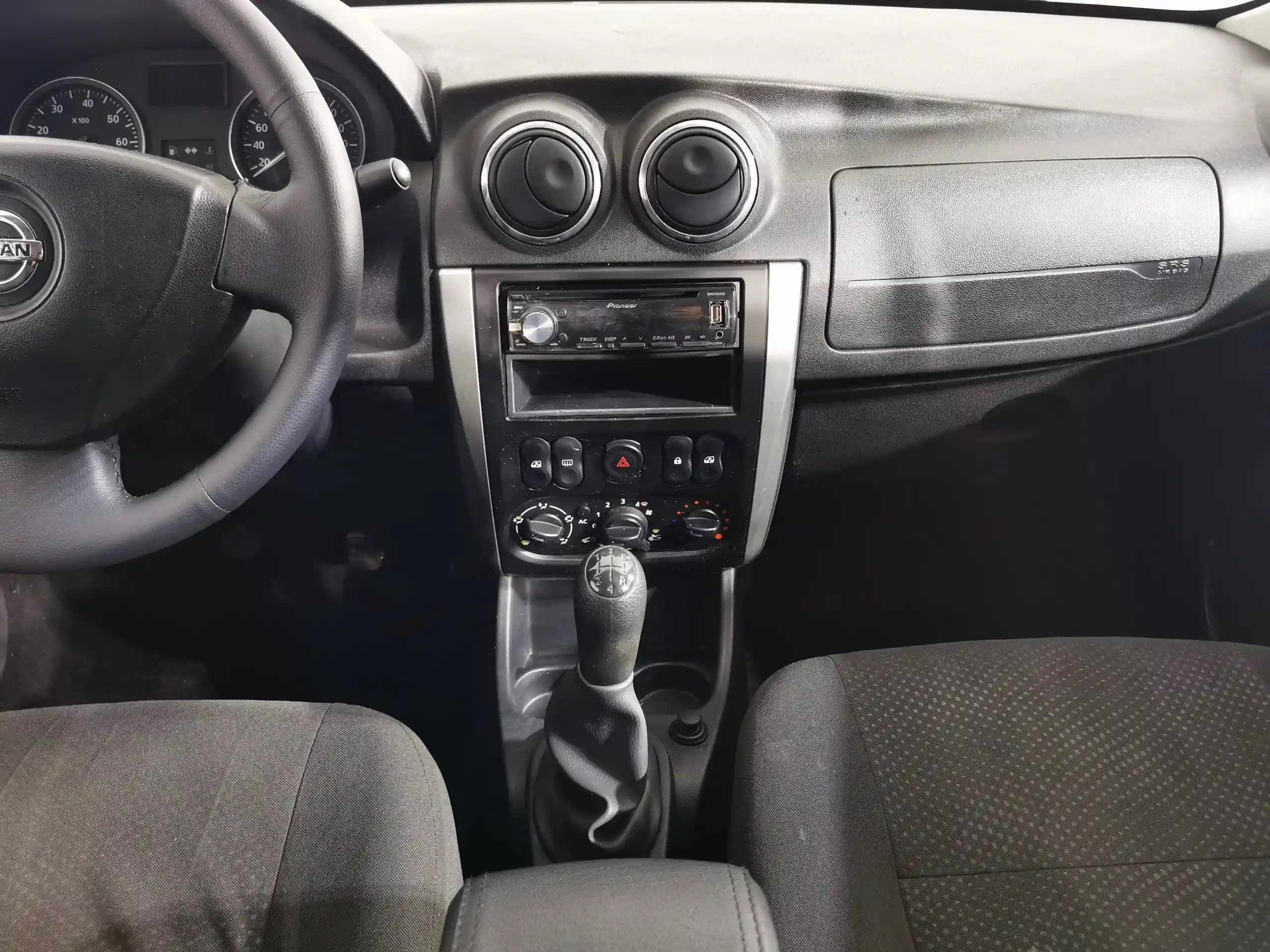 Nissan Almera 2014