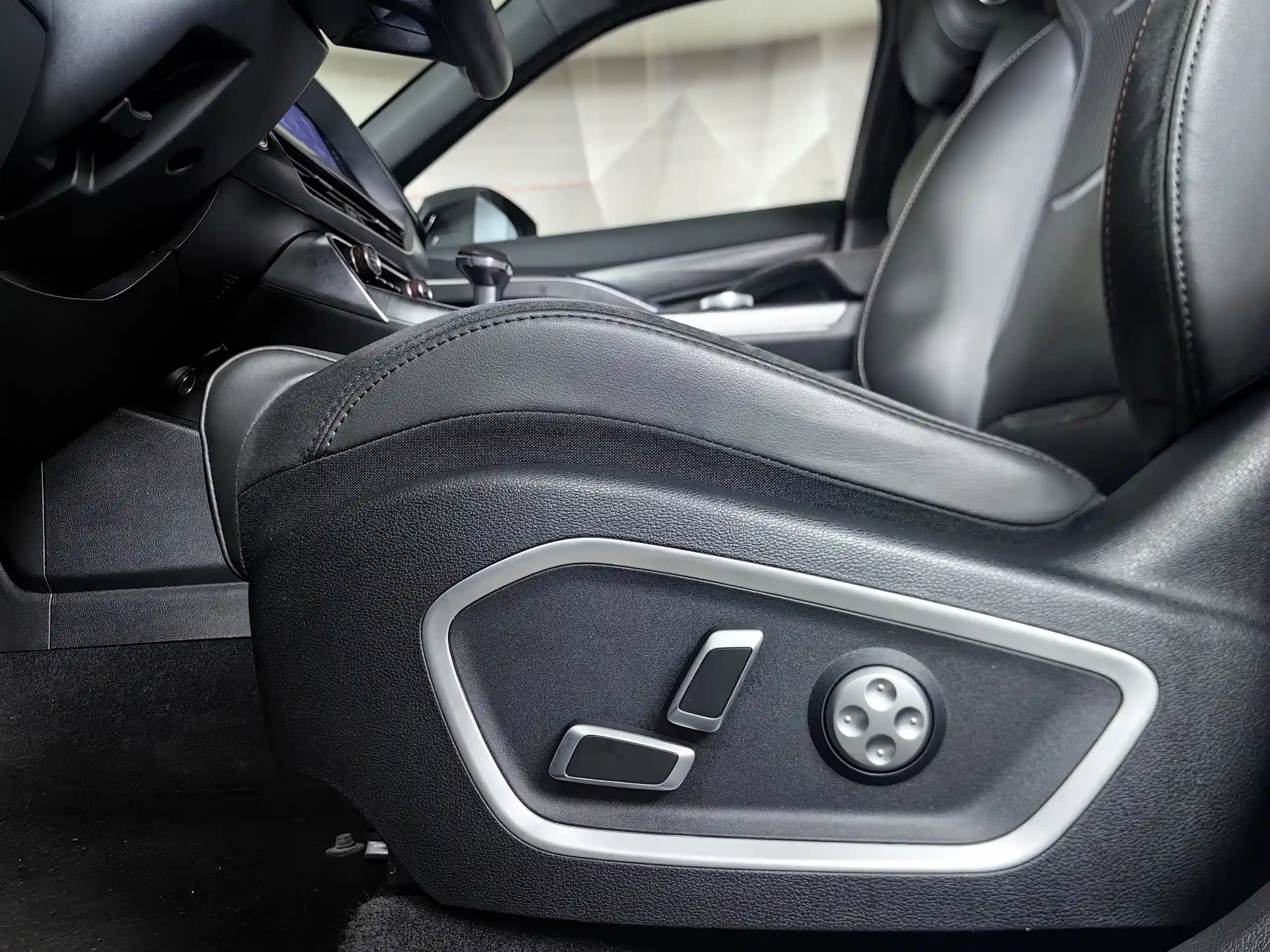 Geely Tugella 2022
