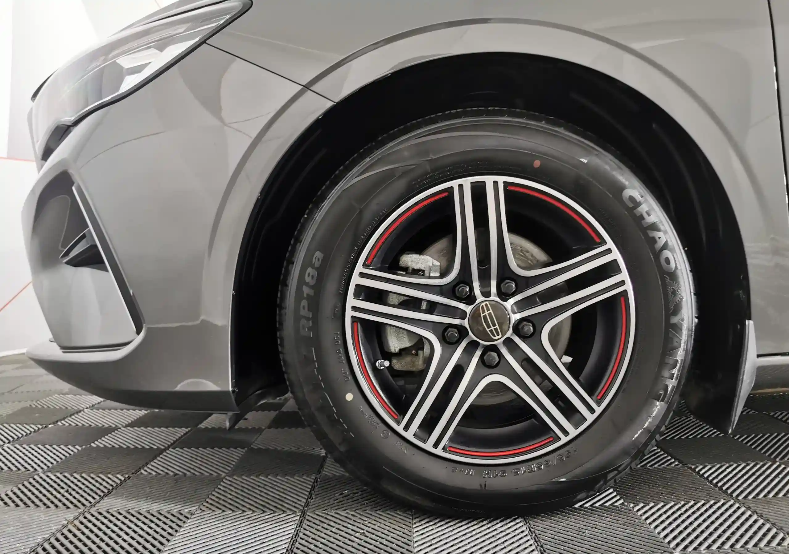 Geely Emgrand 2024