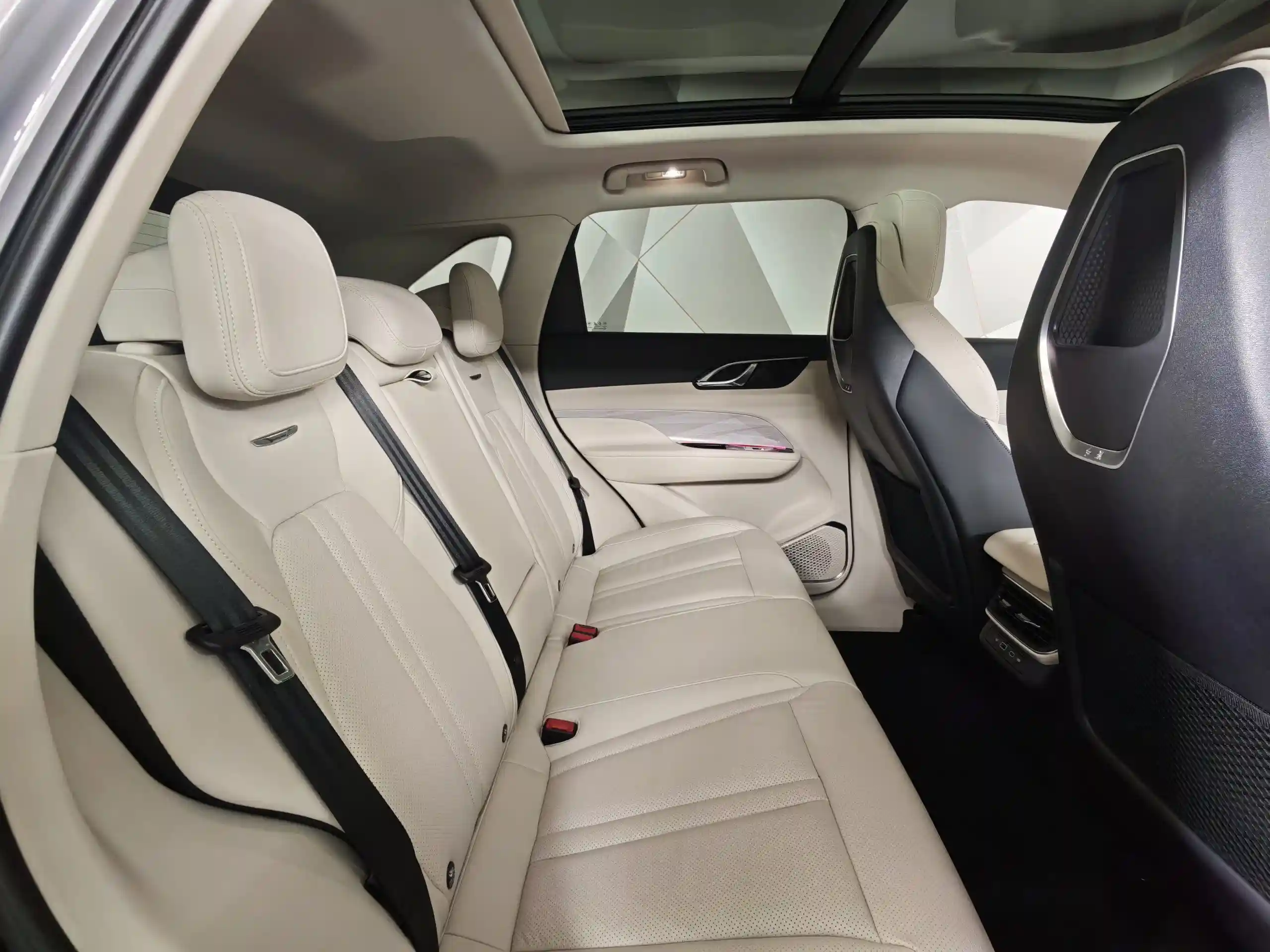 Hongqi HS3 2024