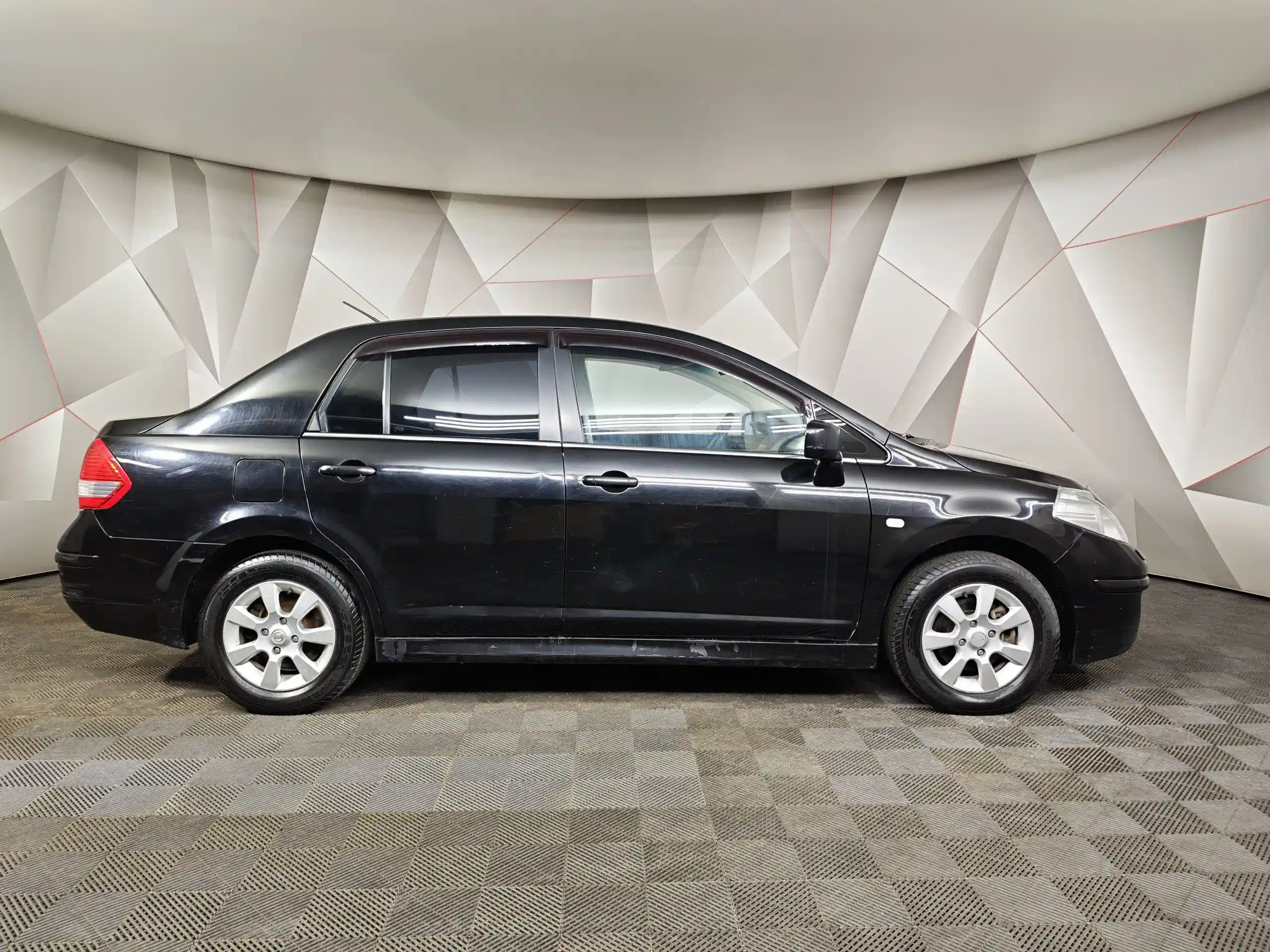 Nissan Tiida 2010