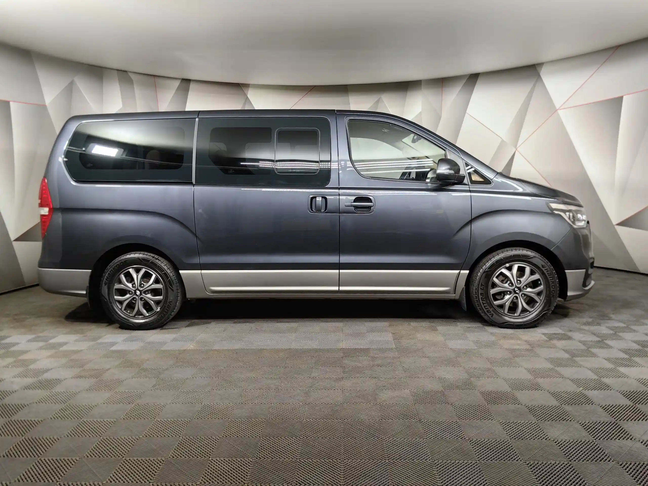 Hyundai H-1 2021