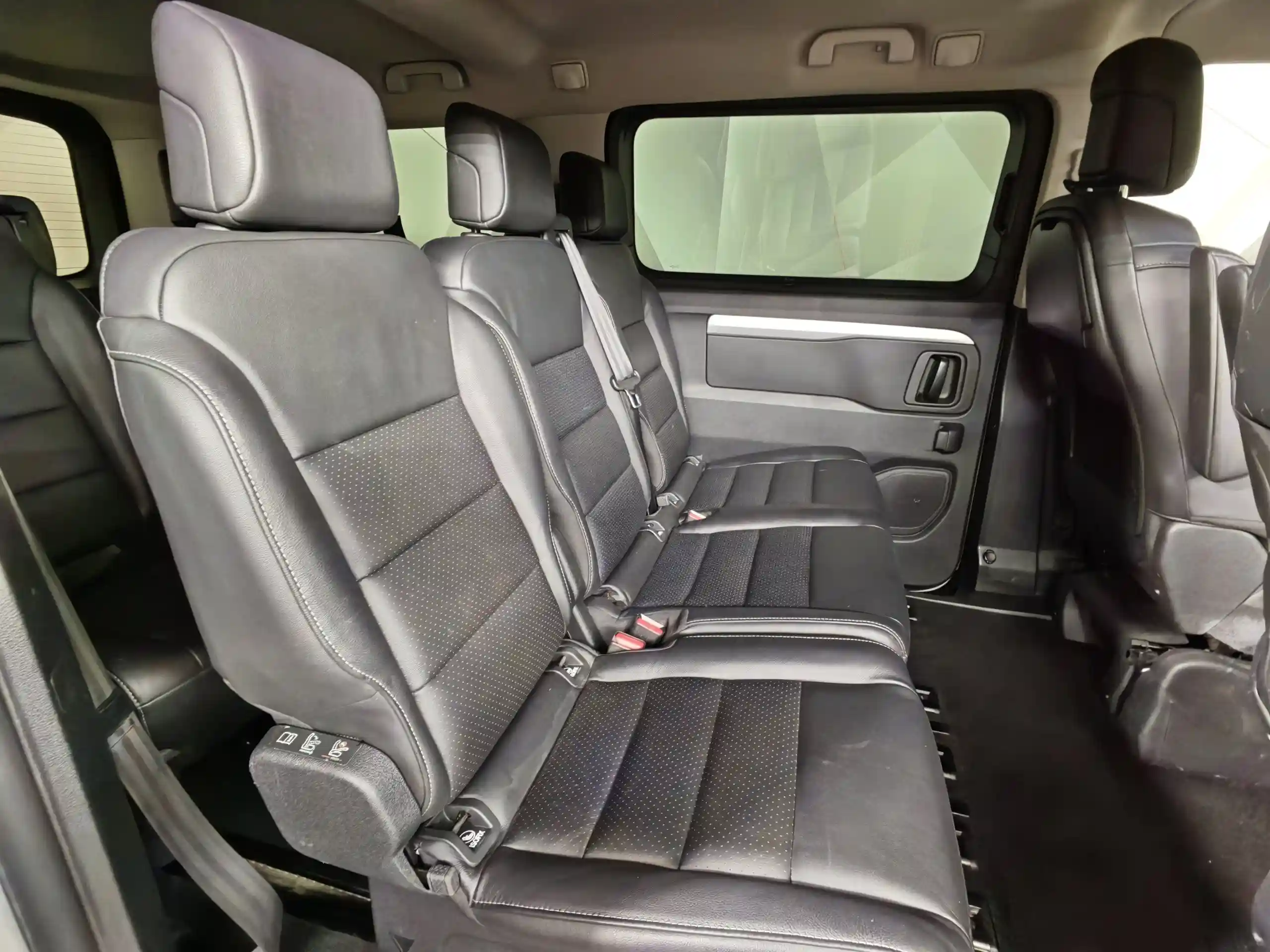 Peugeot Traveller Business 2020