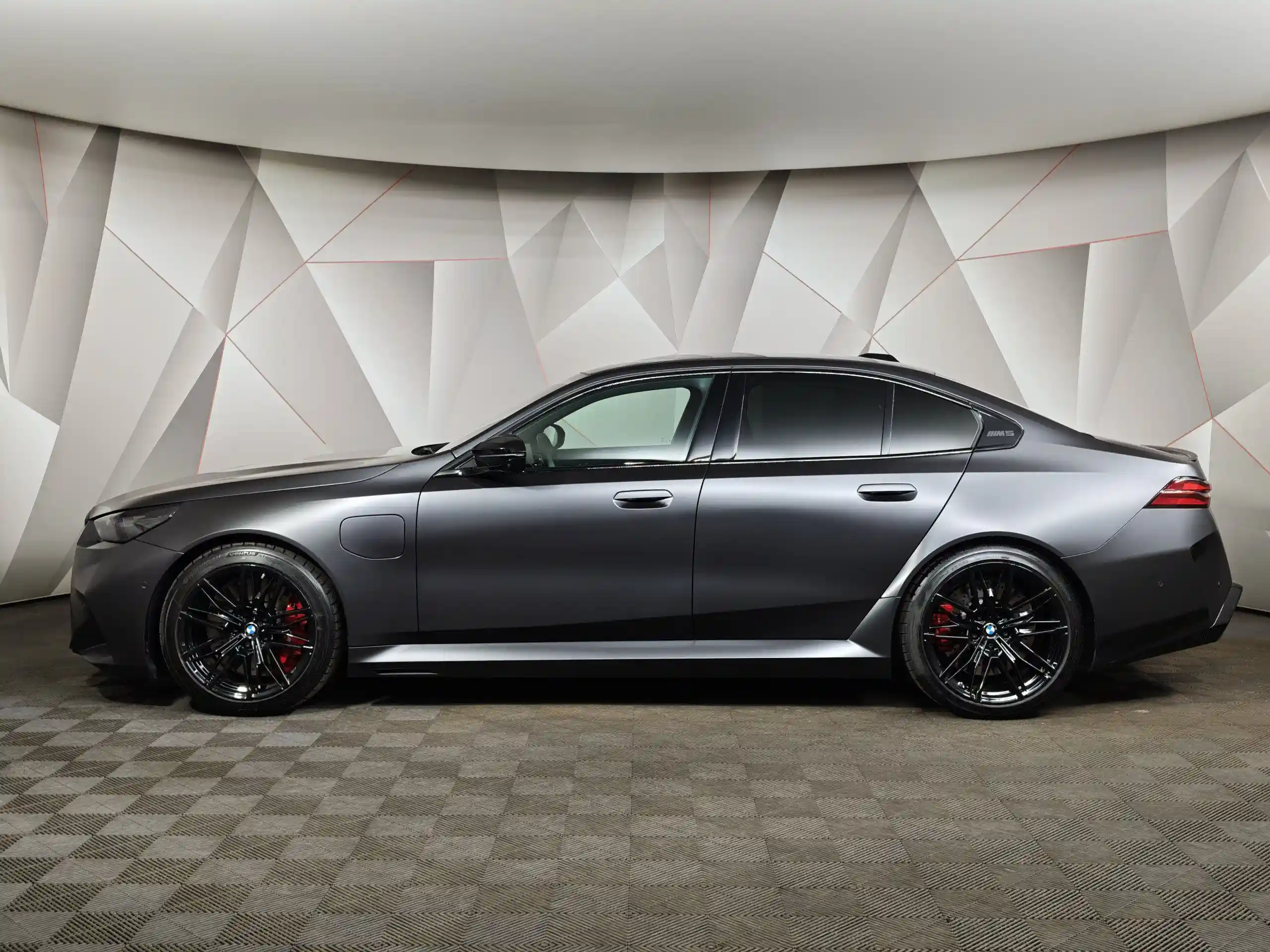 BMW M5 2024