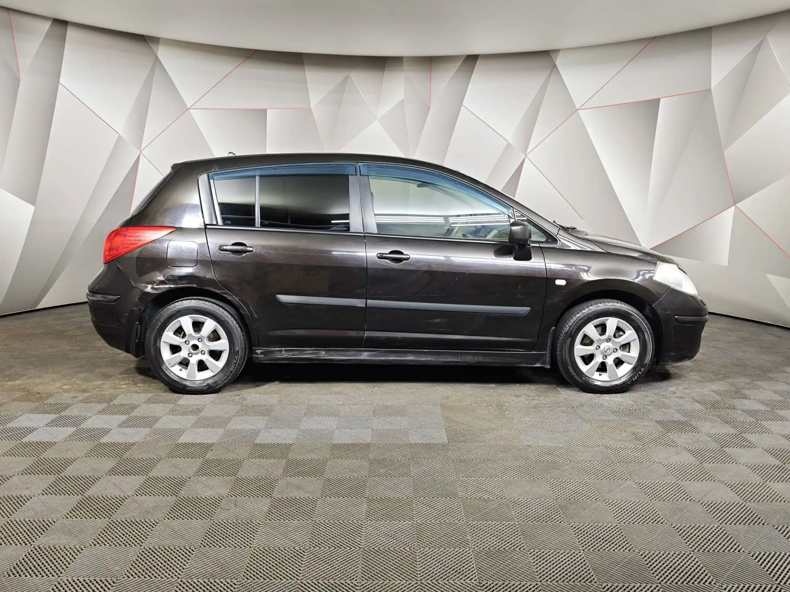 Nissan Tiida 2012