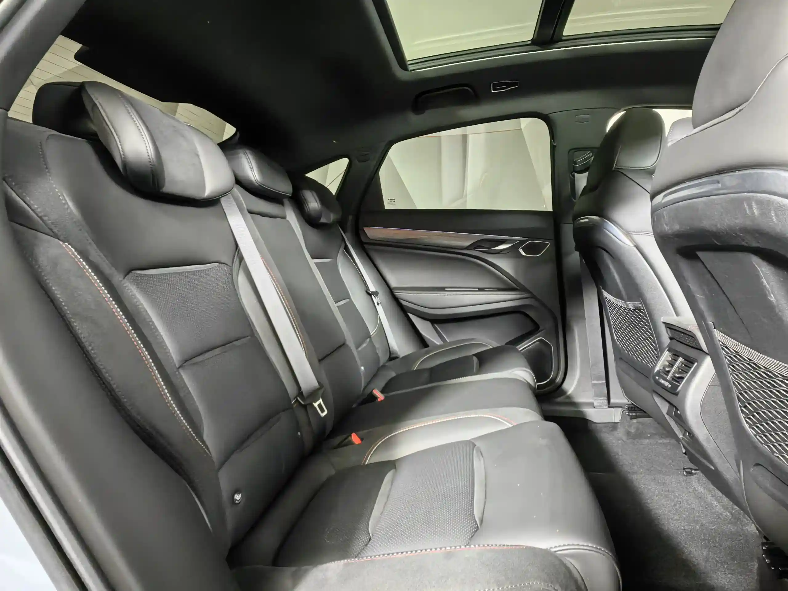 Geely Tugella 2022