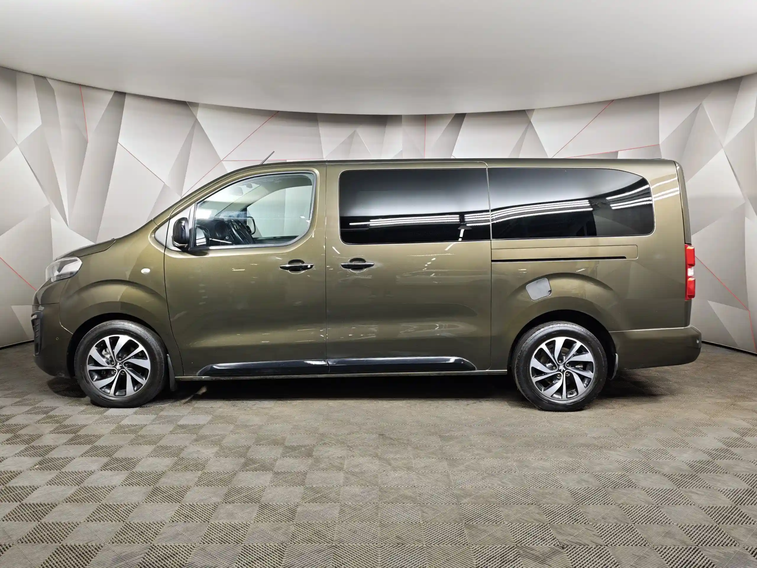 Peugeot Traveller Business 2018