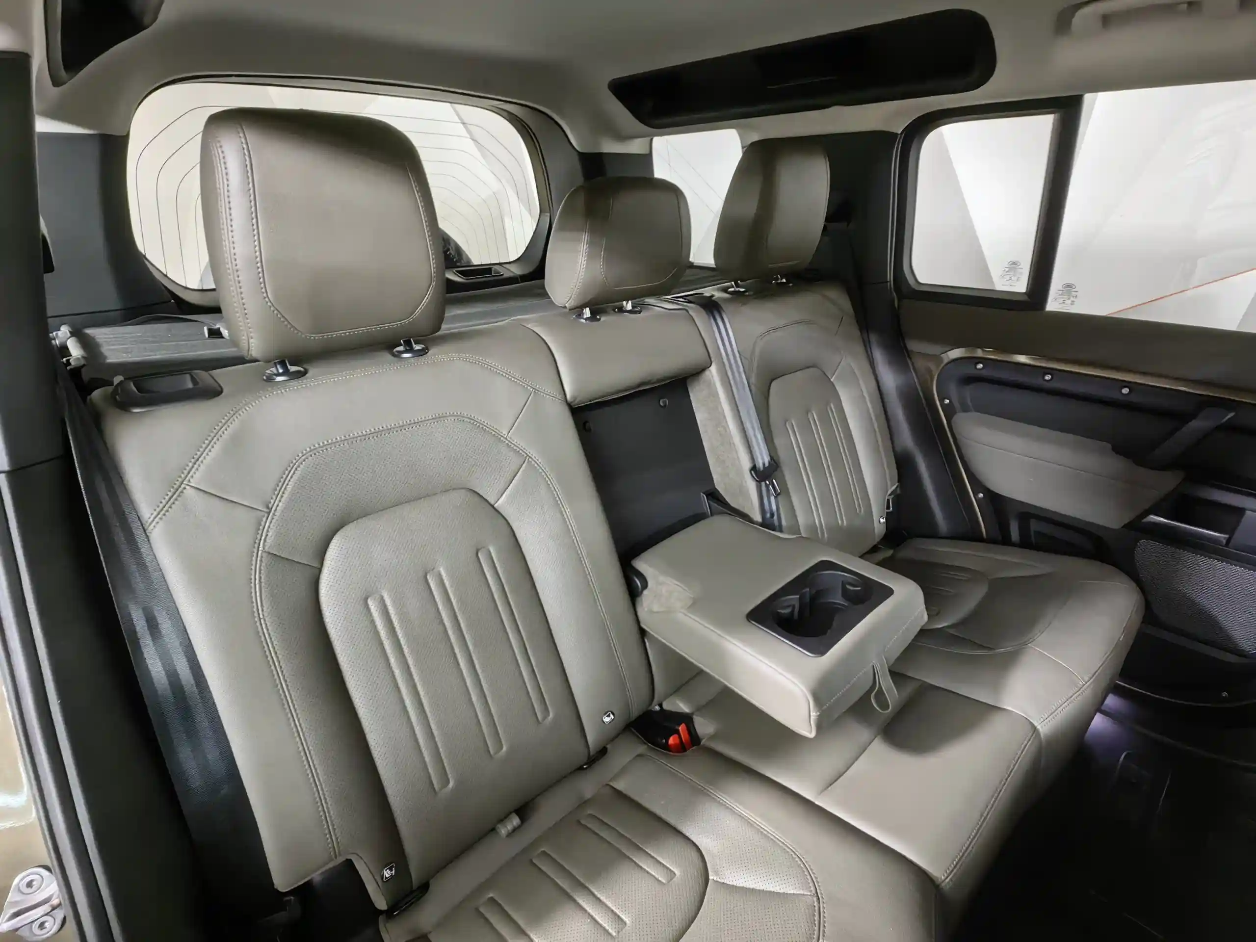 Land Rover Defender 2021