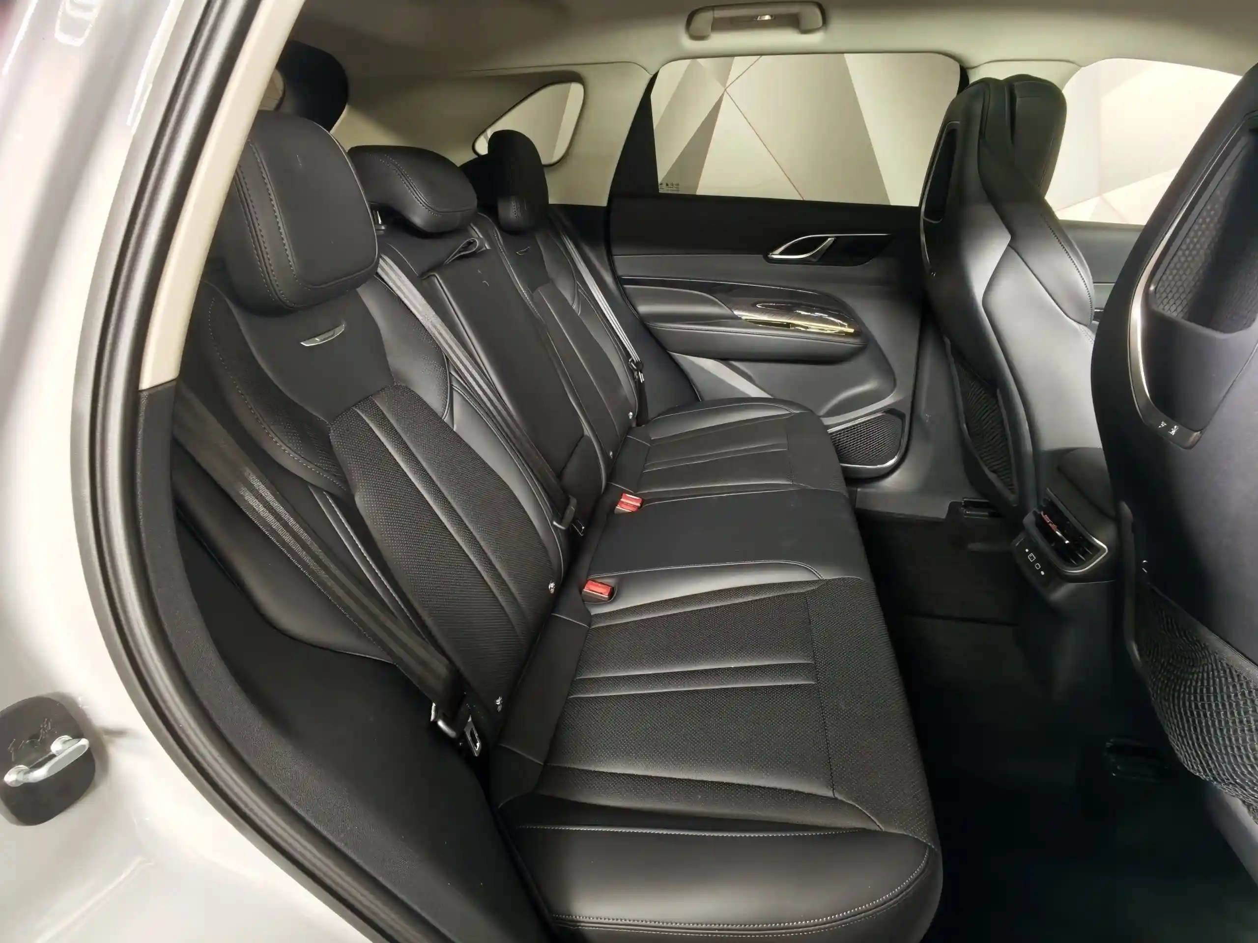 Hongqi HS3 2024