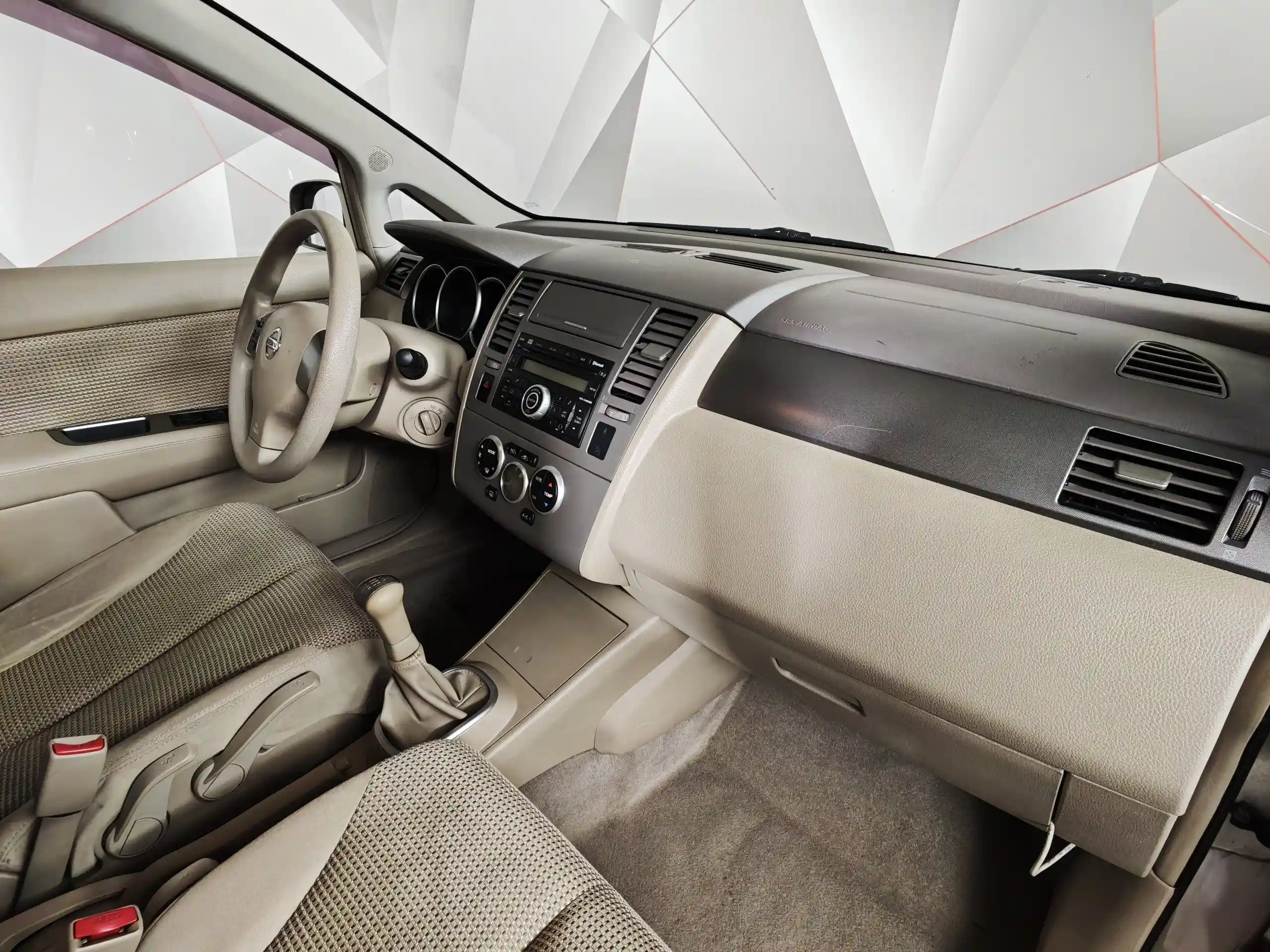 Nissan Tiida 2012