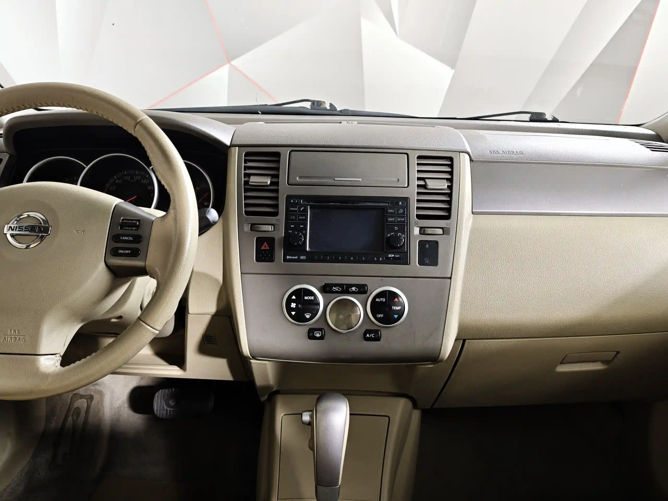 Nissan Tiida 2012
