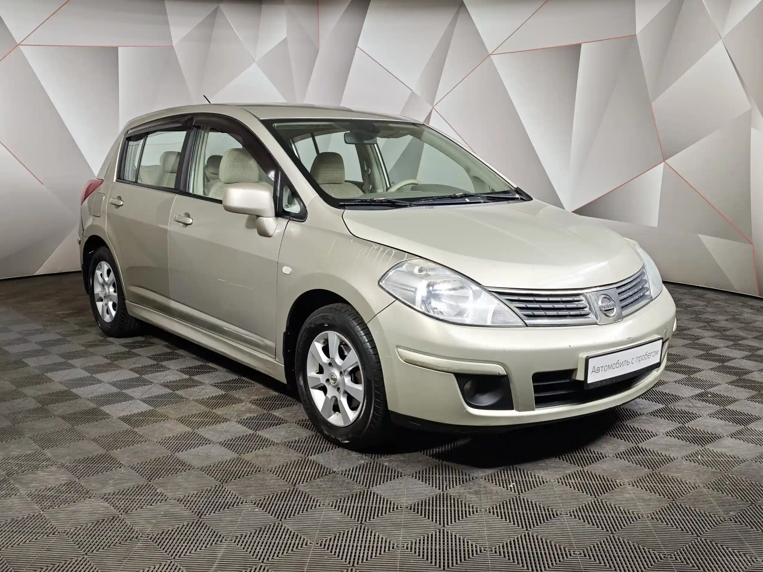 Nissan Tiida 2012