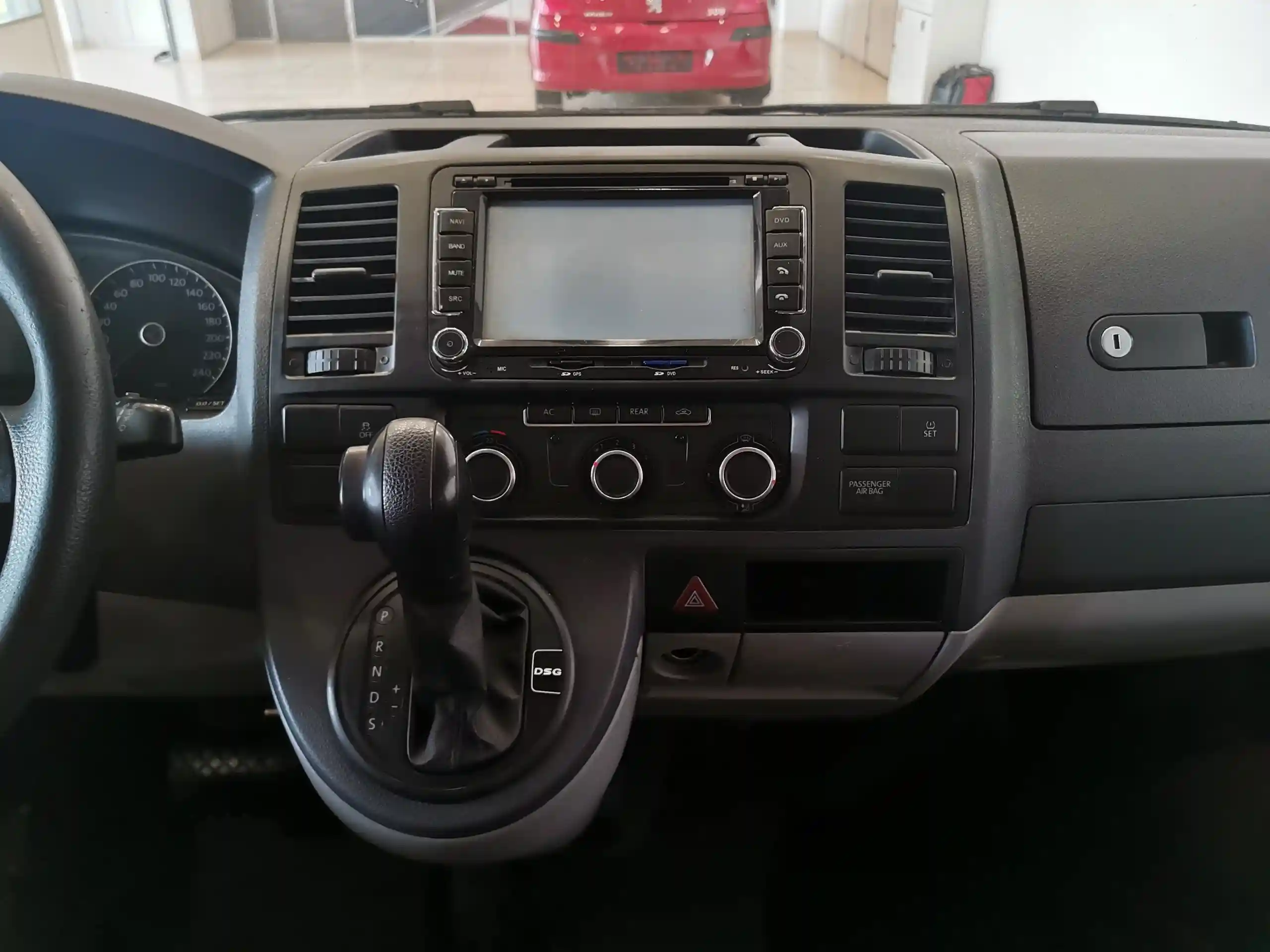 Volkswagen Caravelle 2011