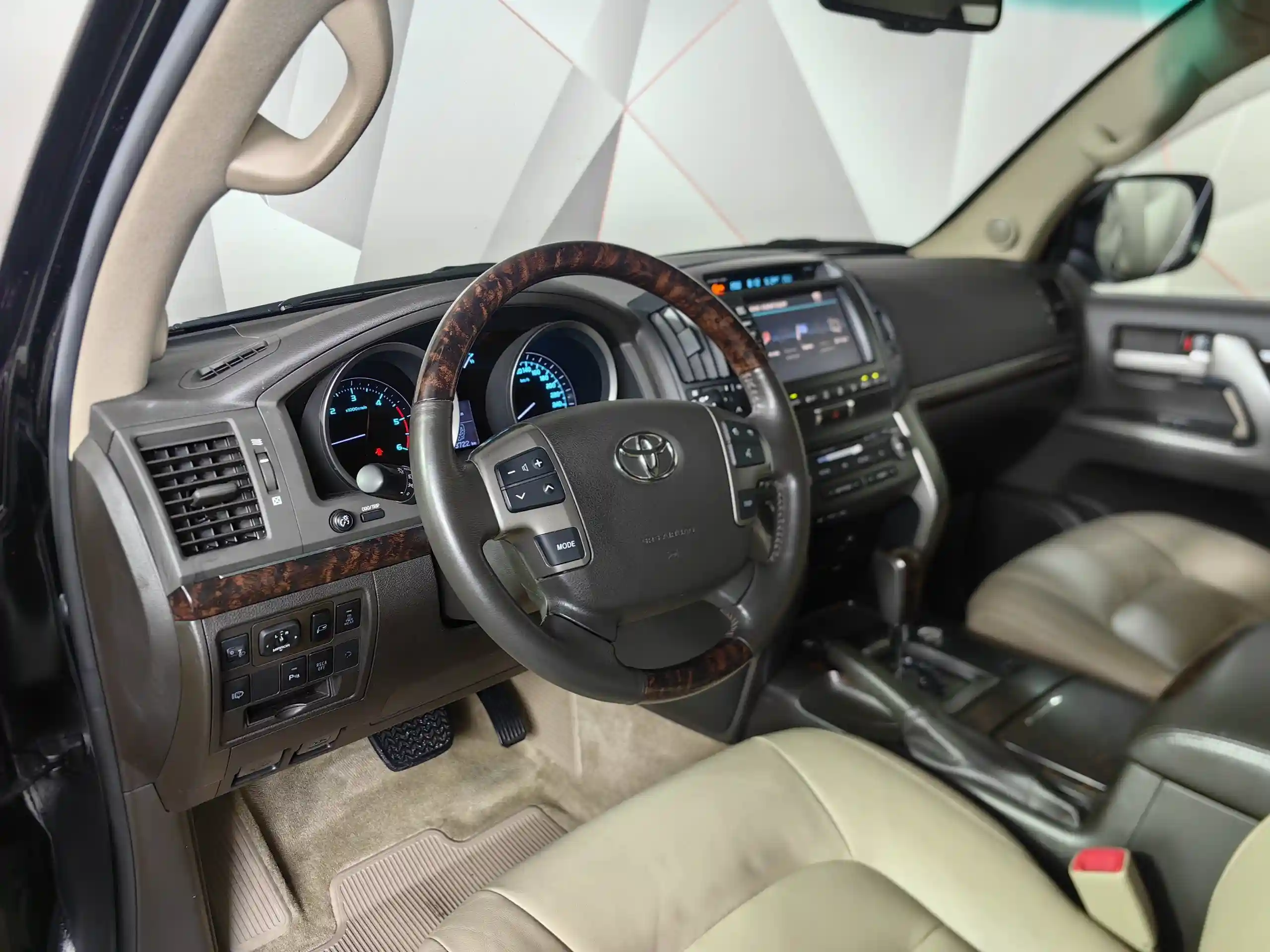 Toyota Land Cruiser 2011