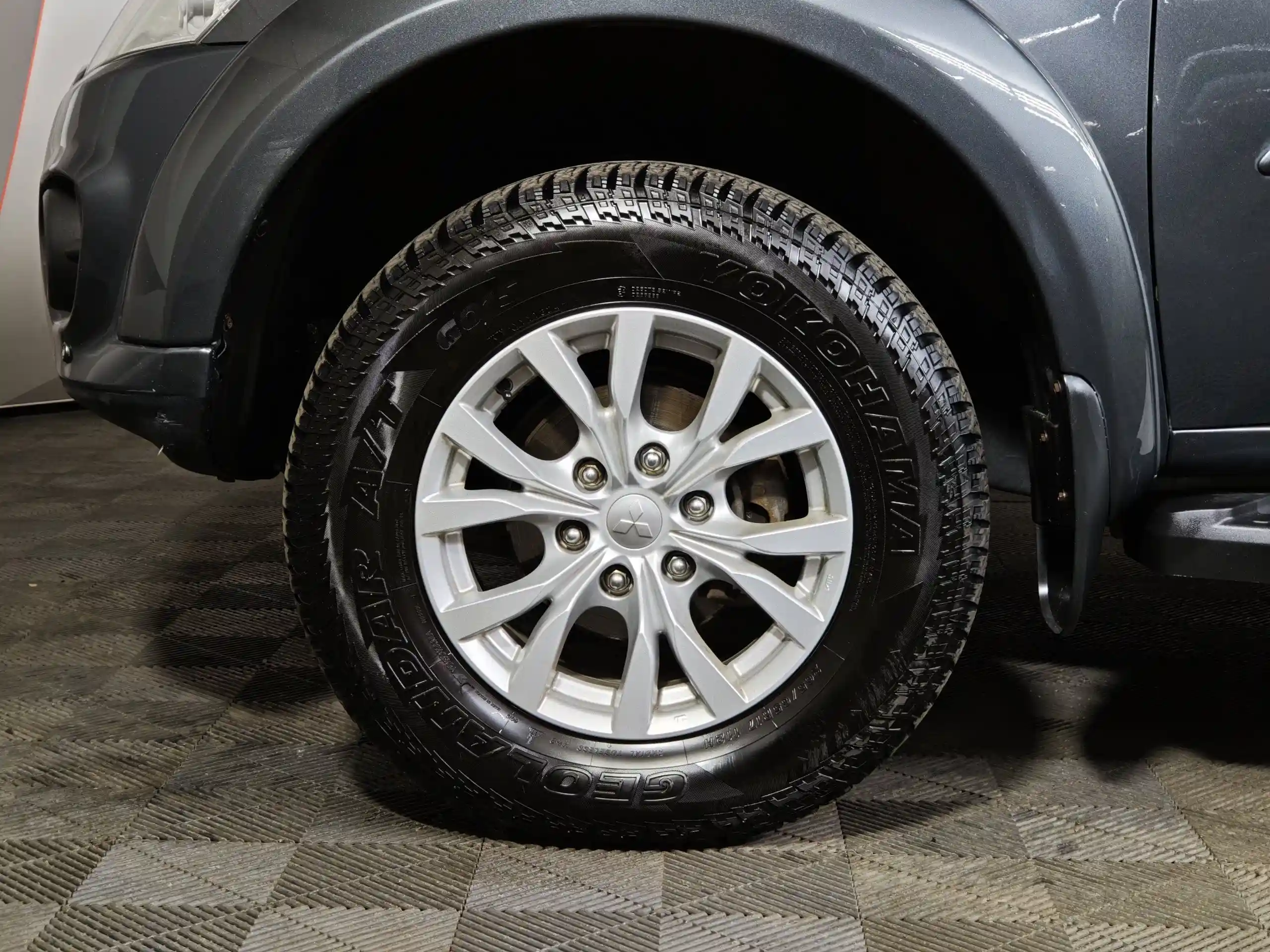 Mitsubishi Pajero Sport 2013