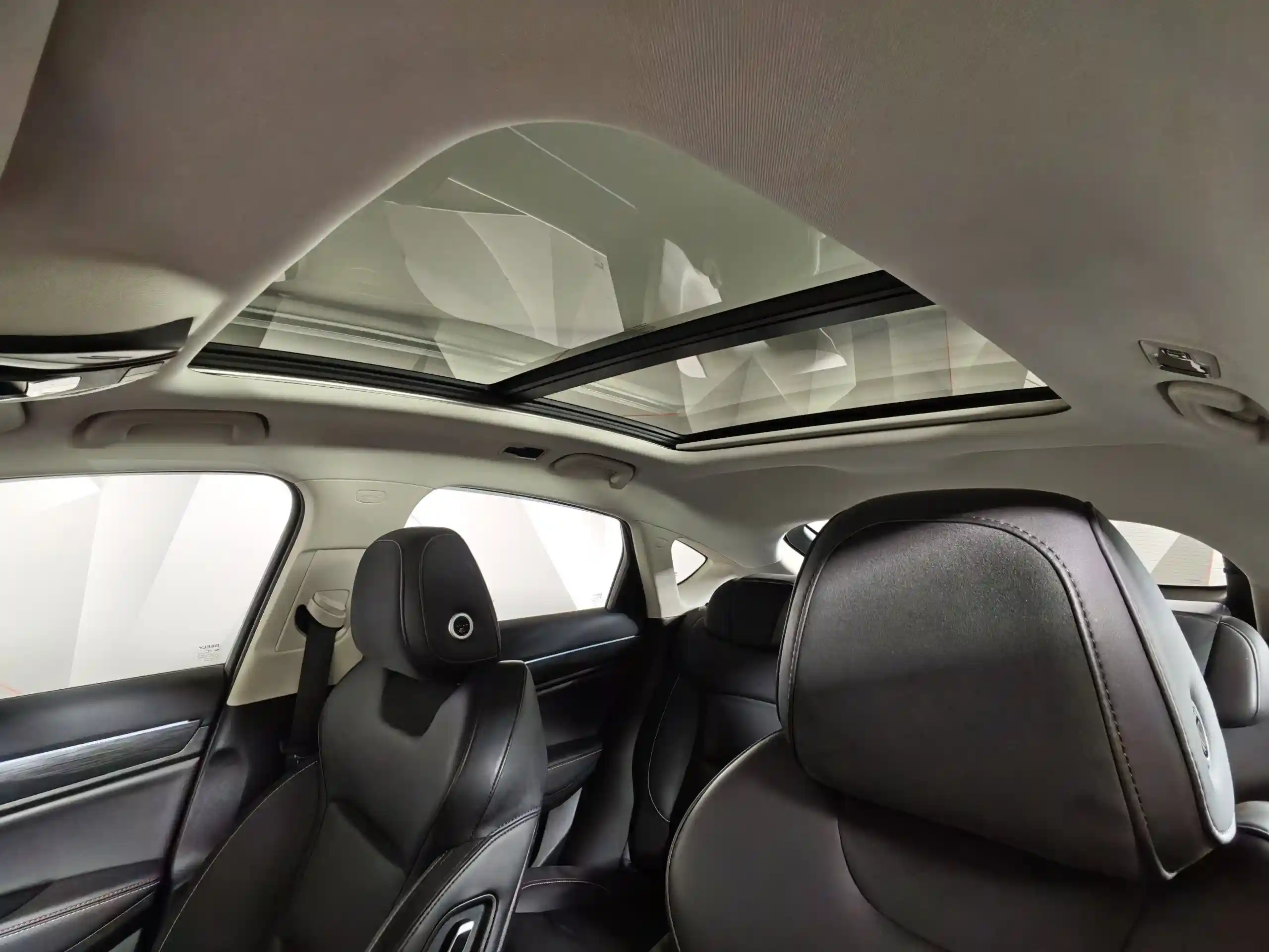 Geely Tugella 2021