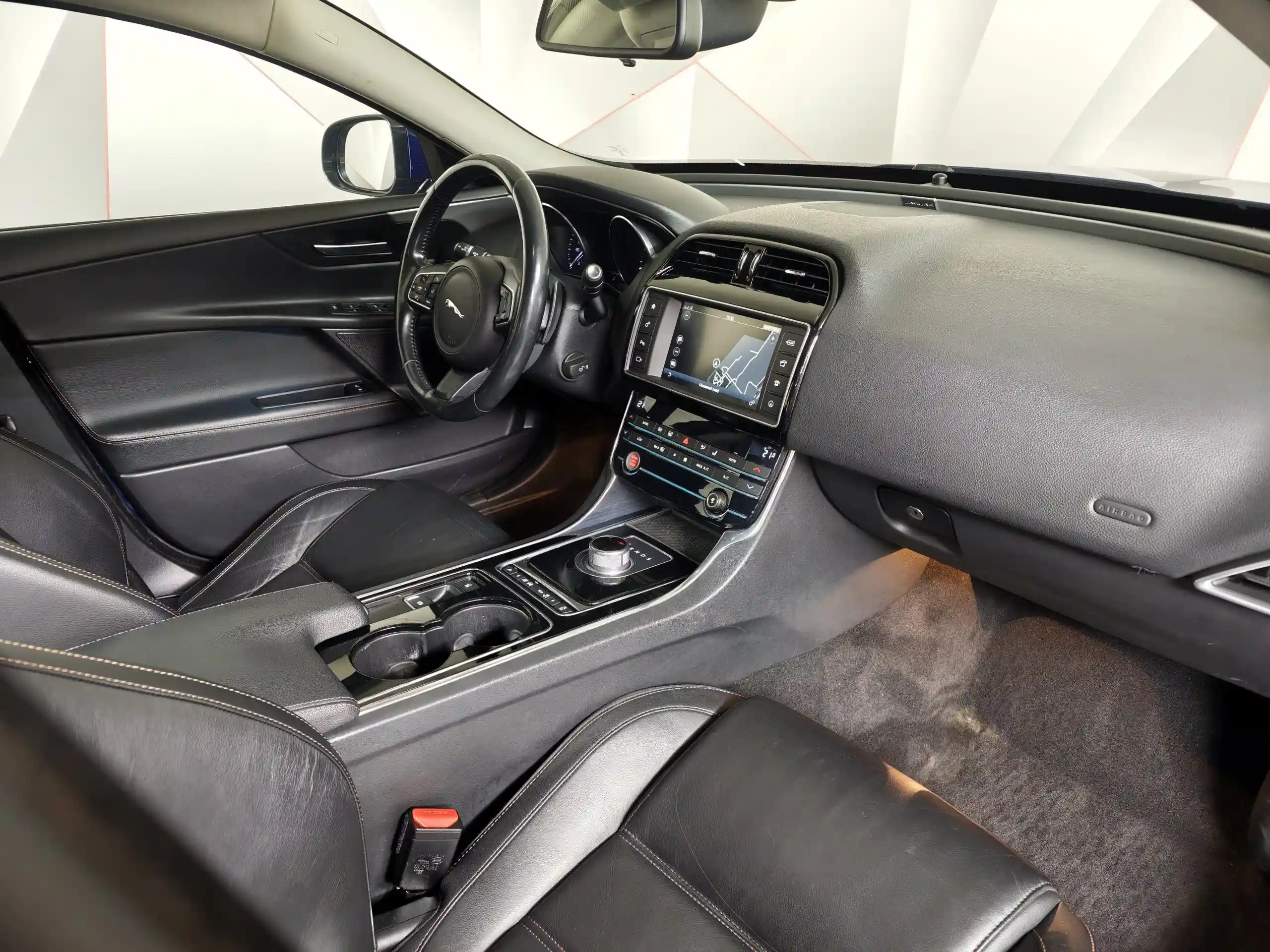 Jaguar XE 2015