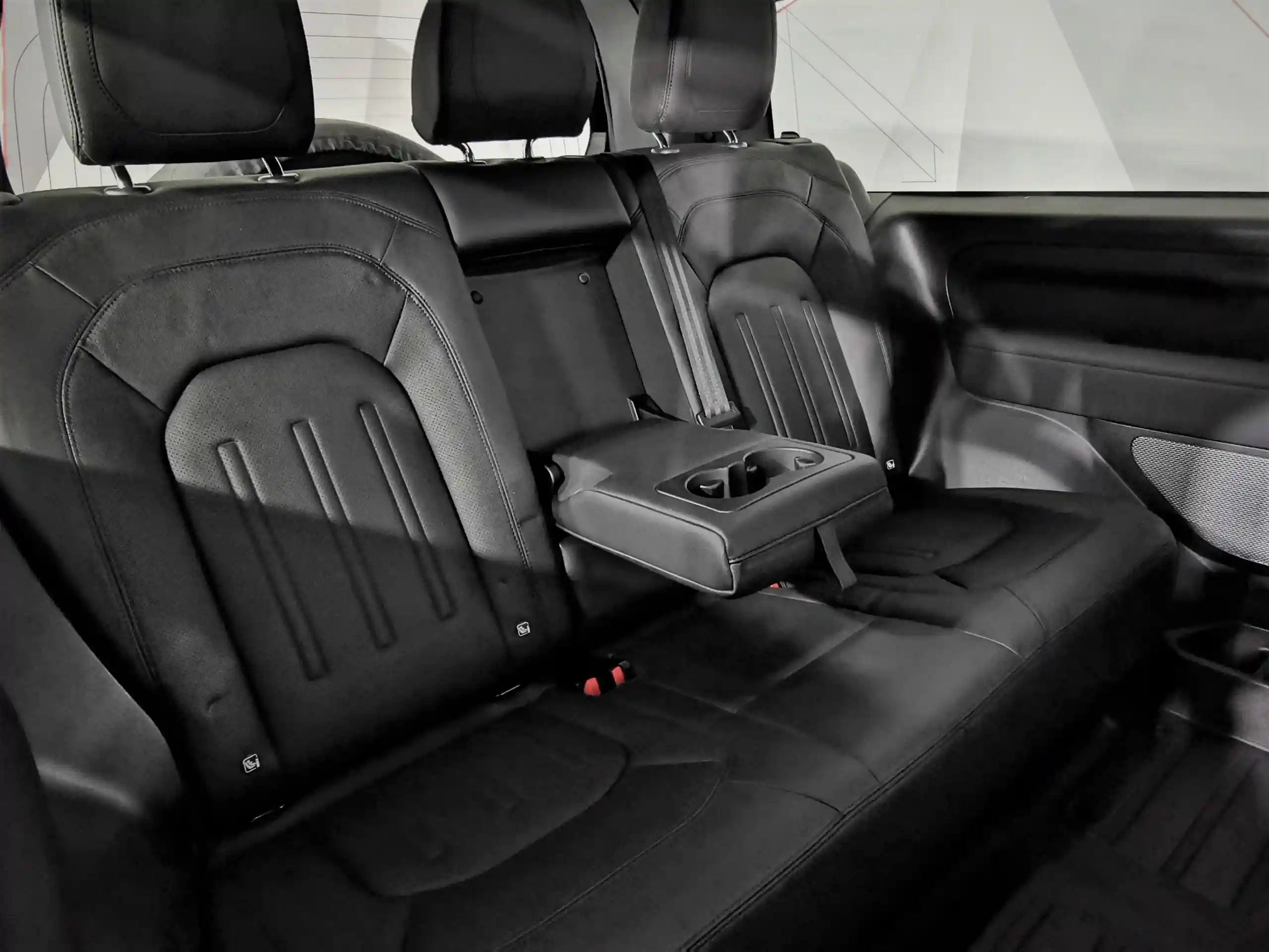 Land Rover Defender 2021