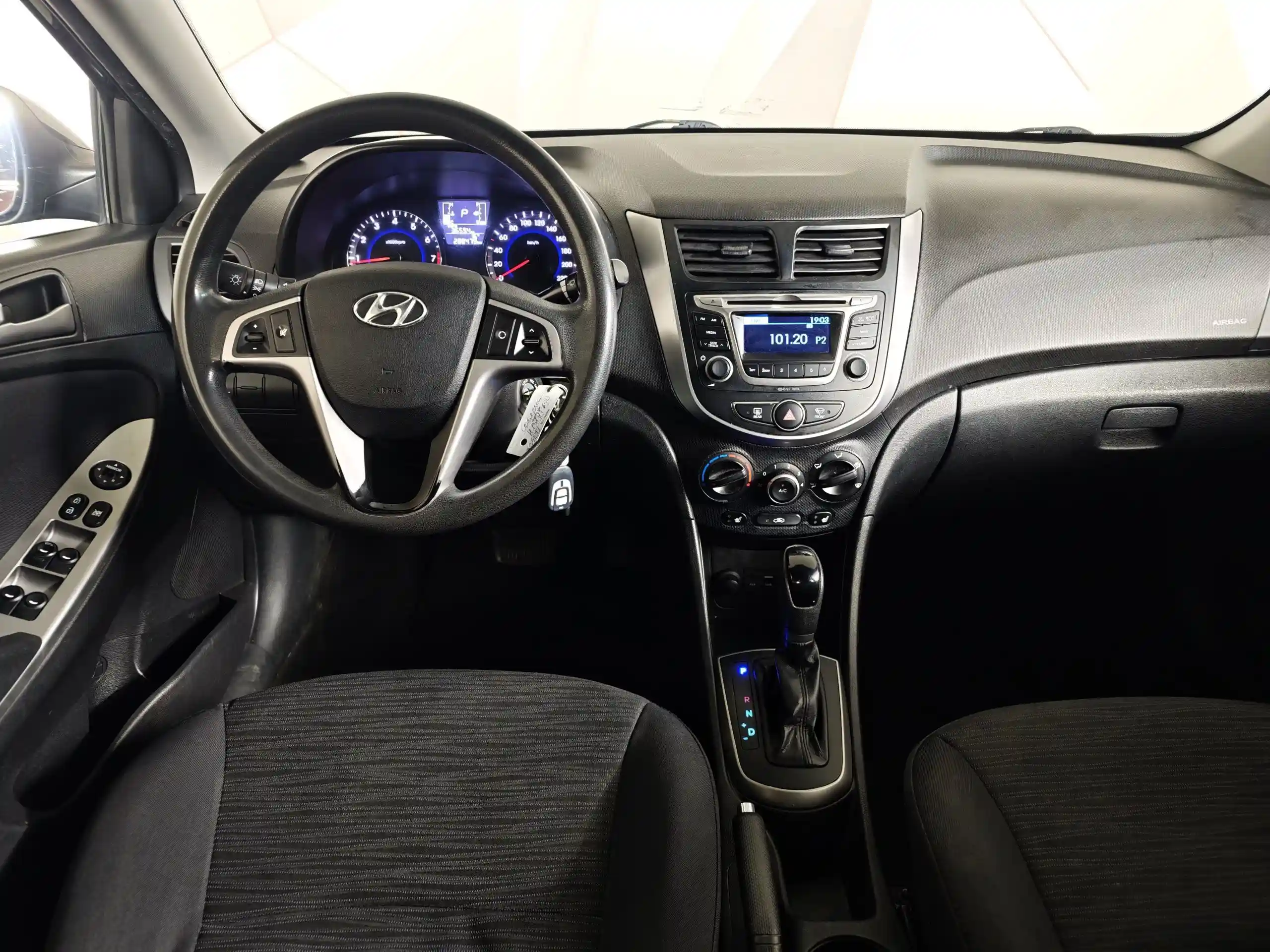 Hyundai Solaris 2016