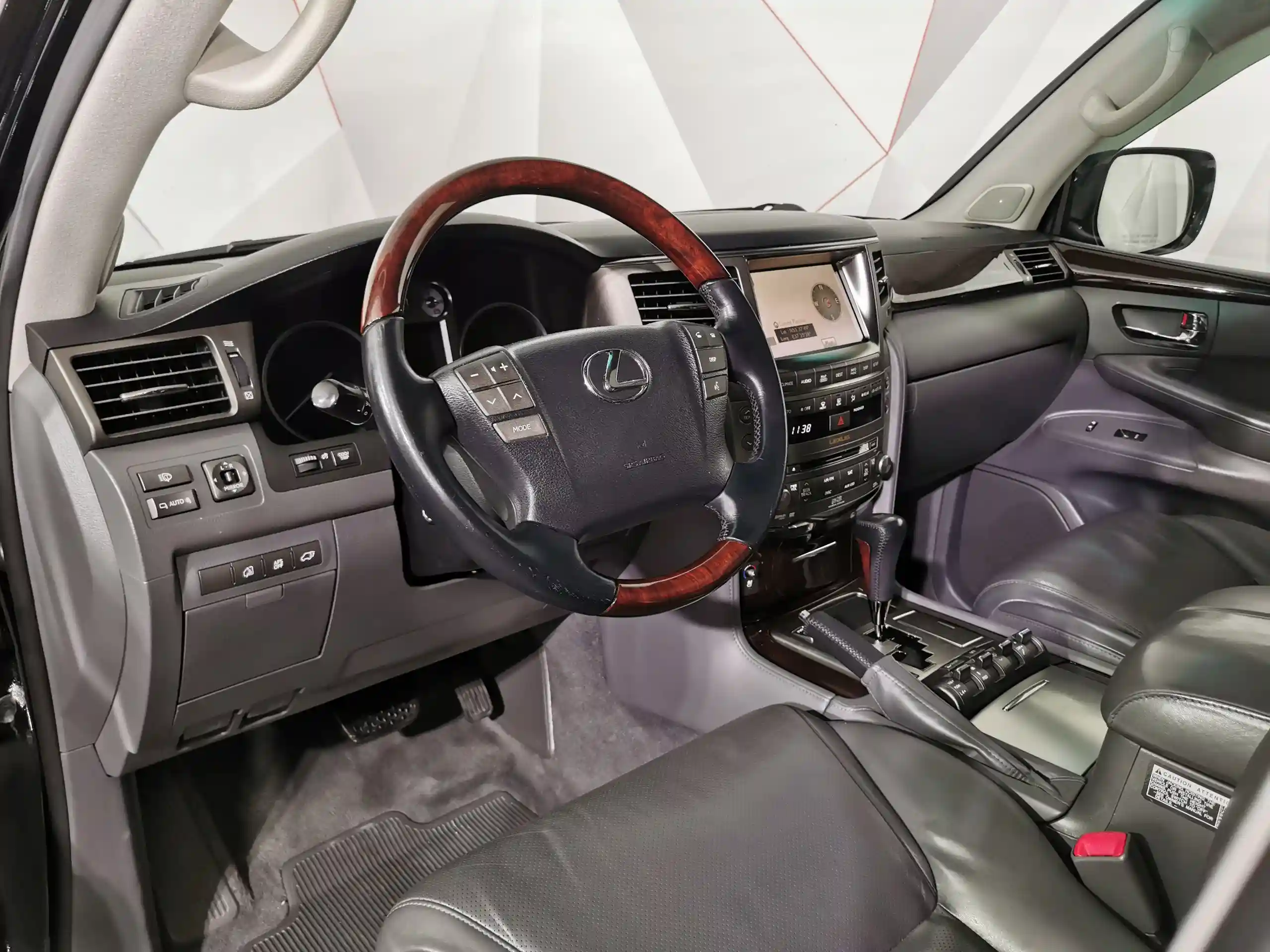 Lexus LX 2010