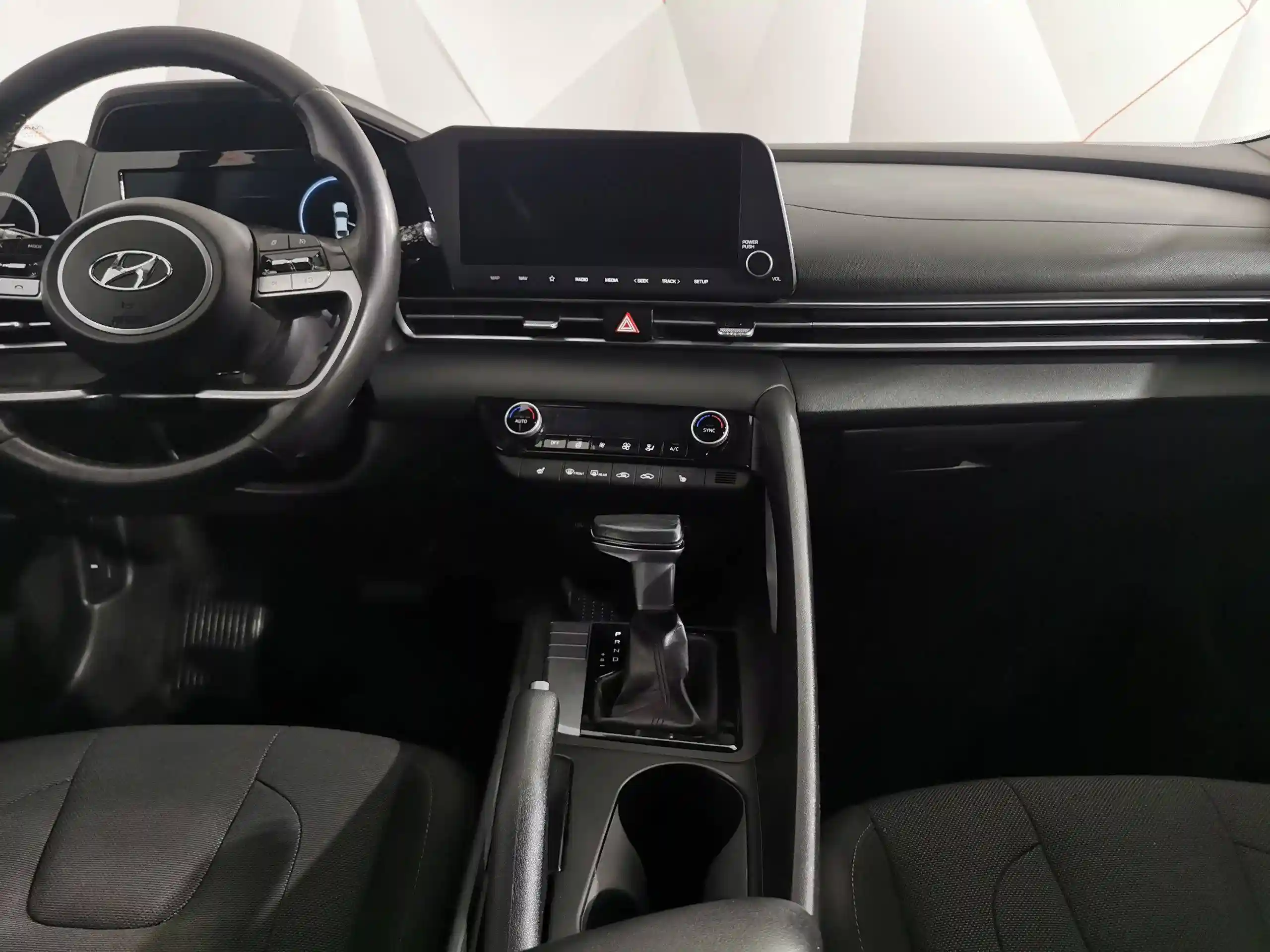 Hyundai Elantra 2023