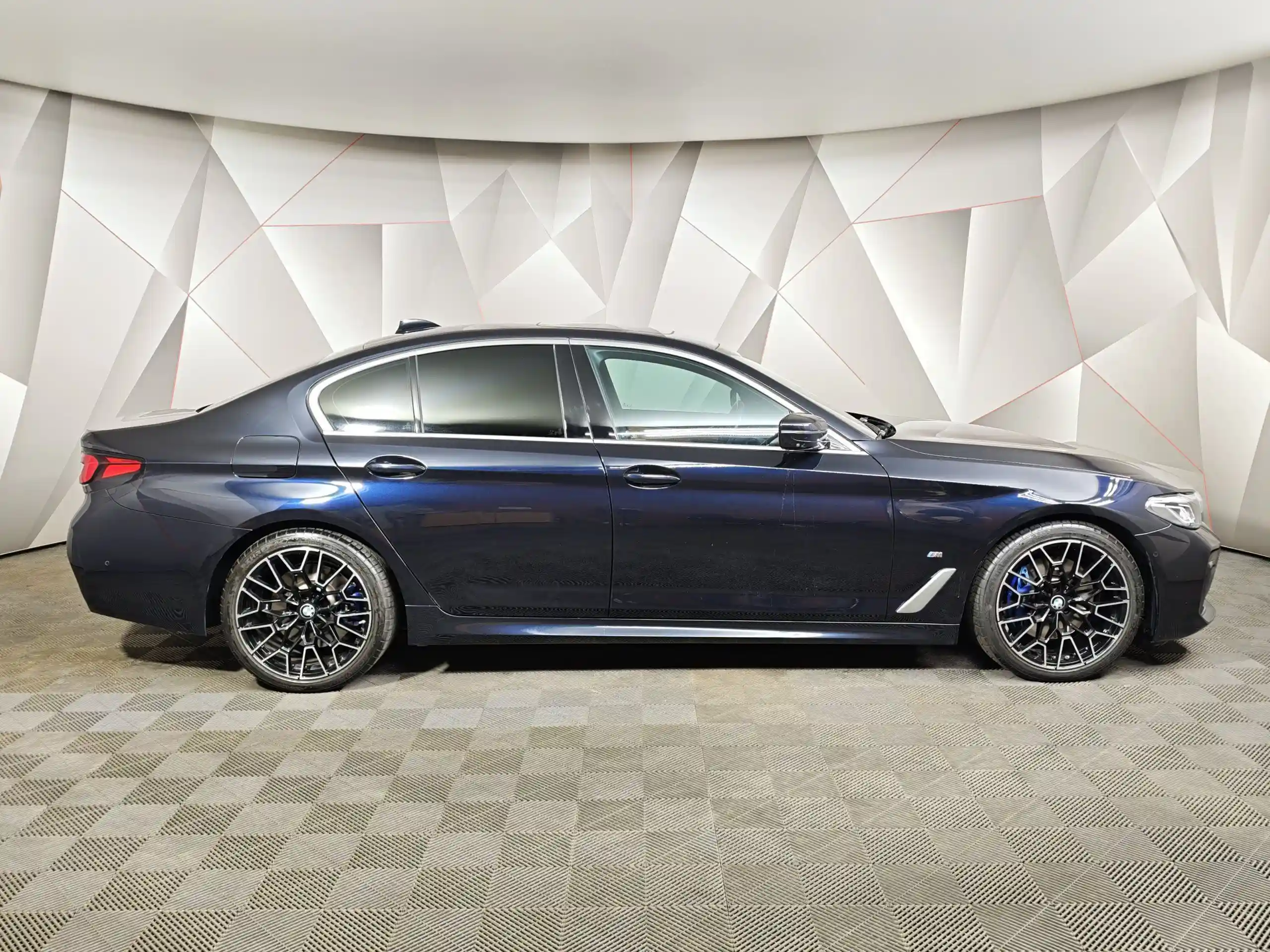 BMW 5 серия 2021