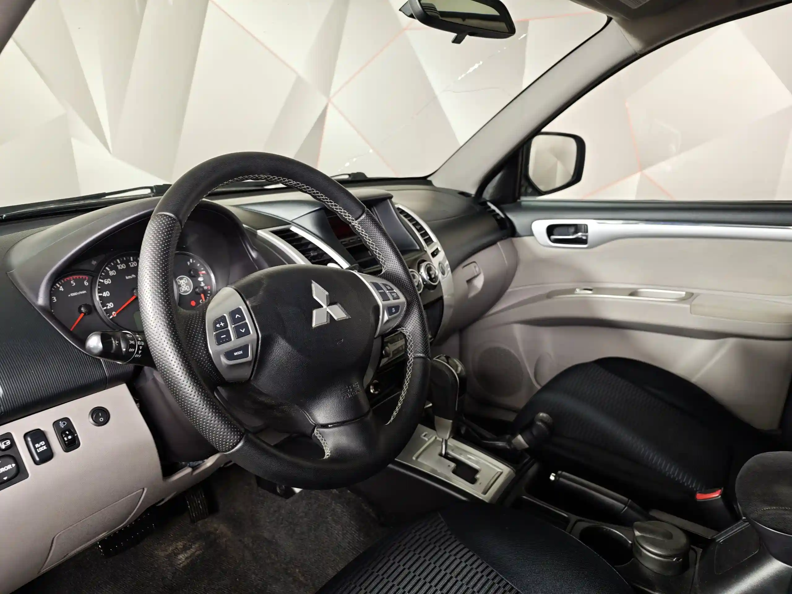 Mitsubishi Pajero Sport 2013